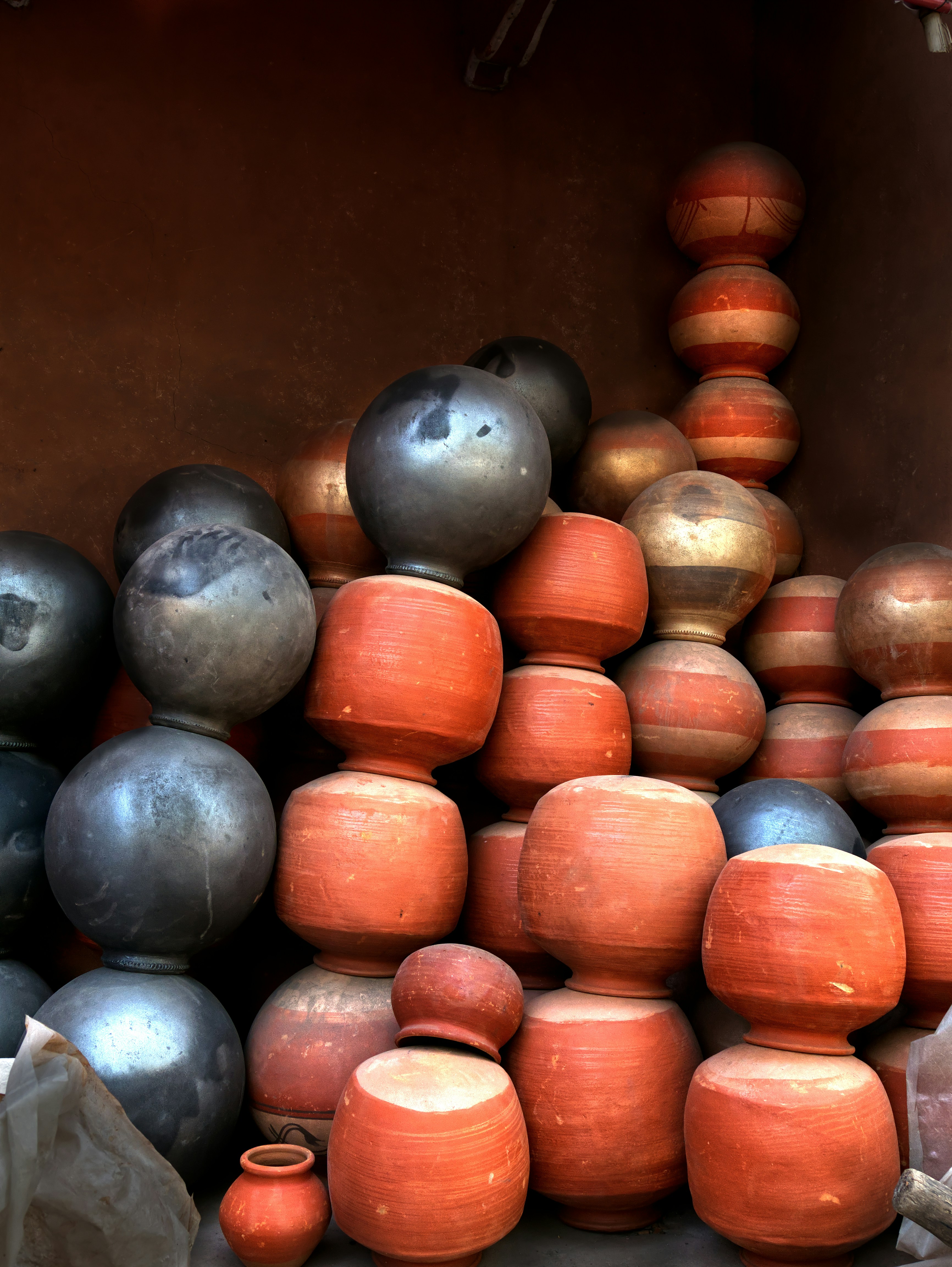 Pile of clay pots and metallic spheres.
