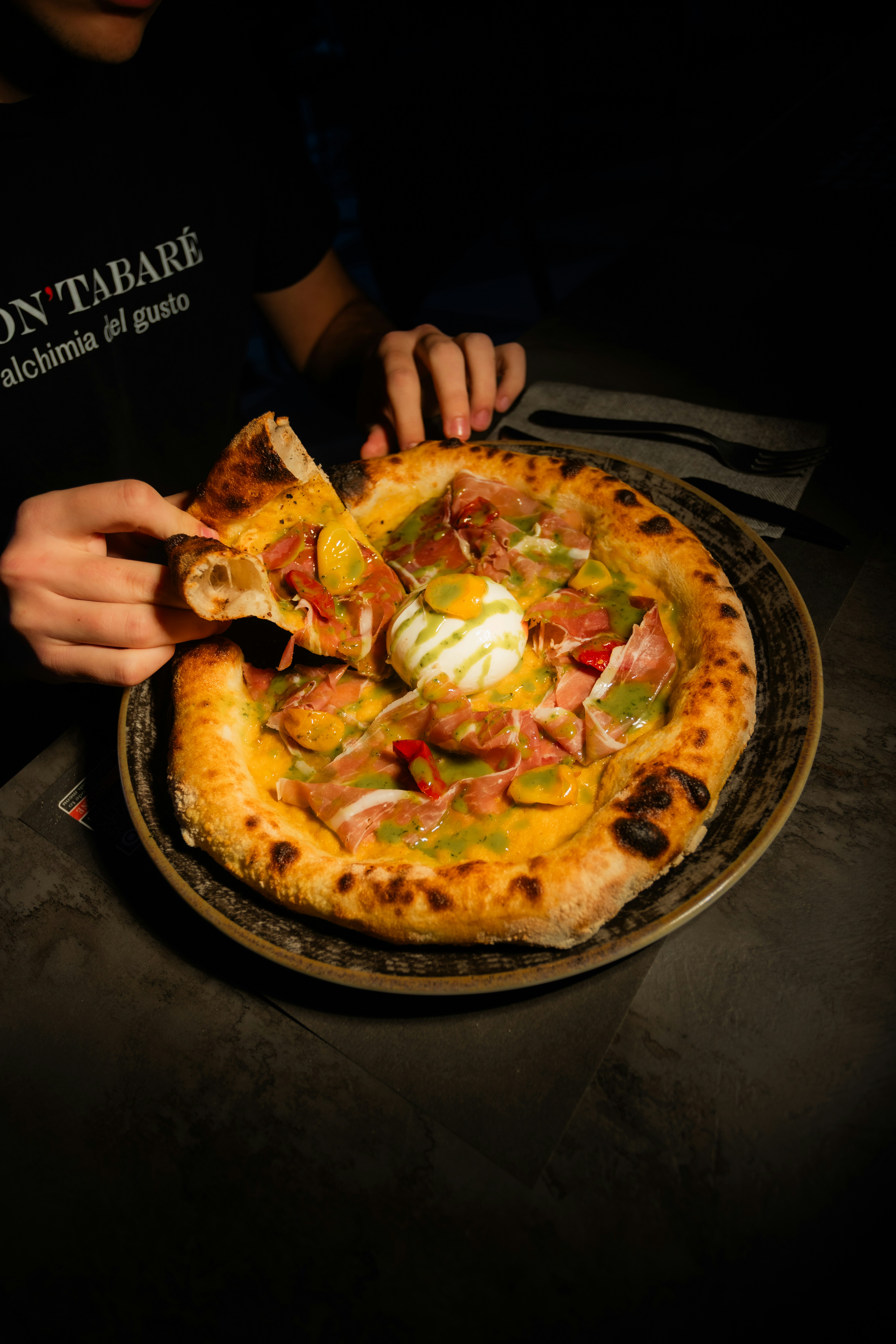Pizza signature élégante à l'italienne