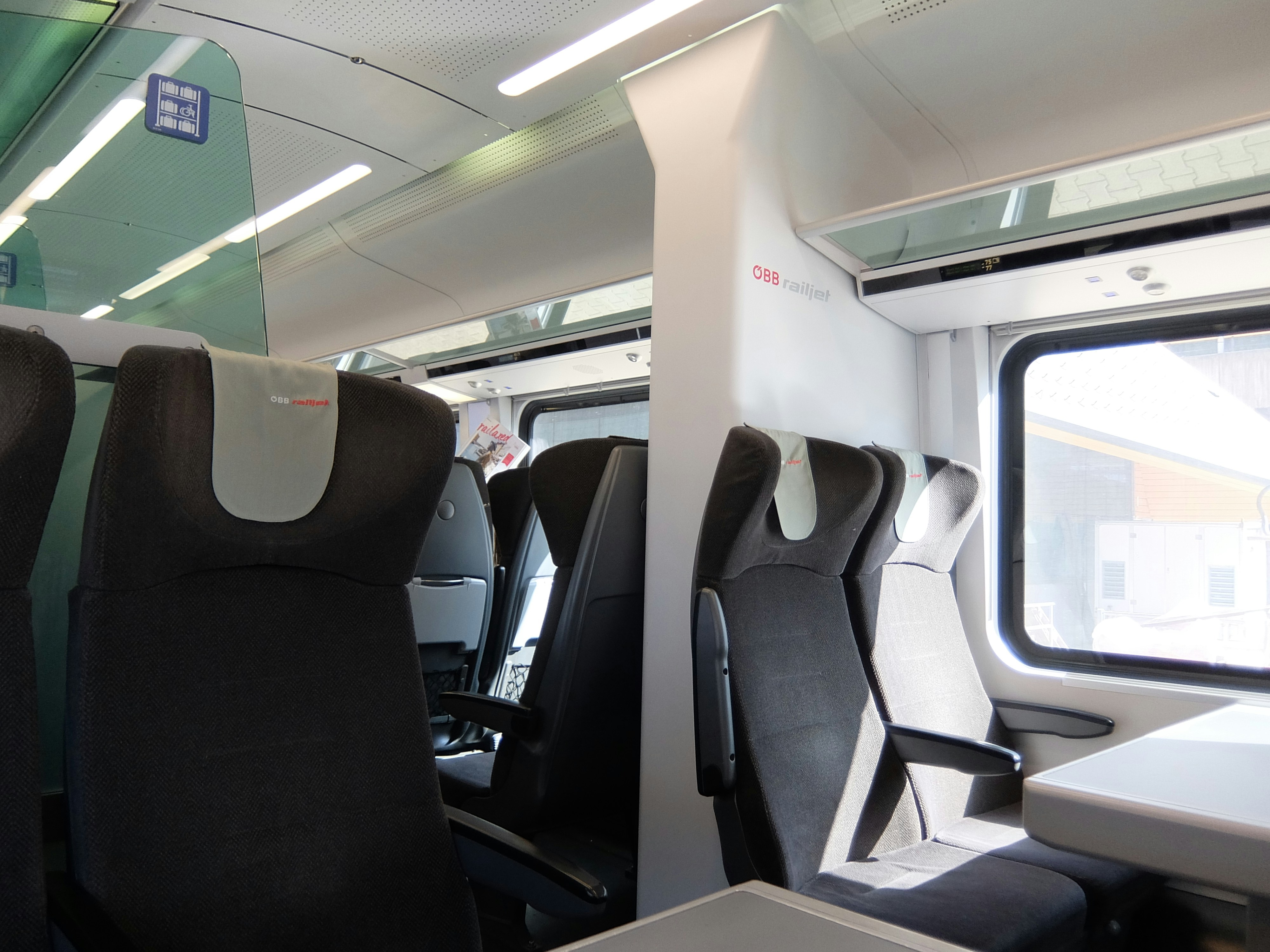 Photo by viktor_rejent