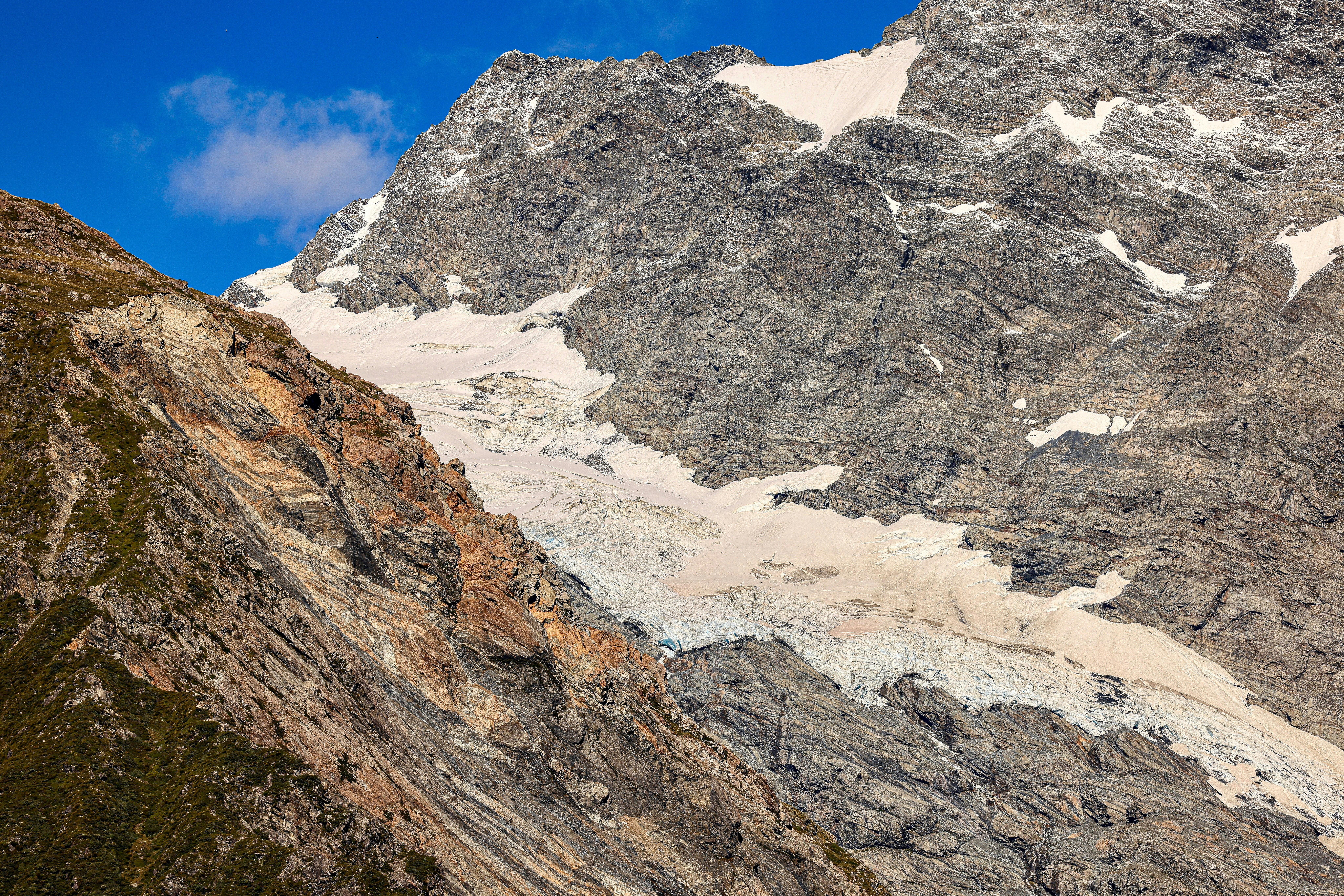 Photo by maximilian_brand