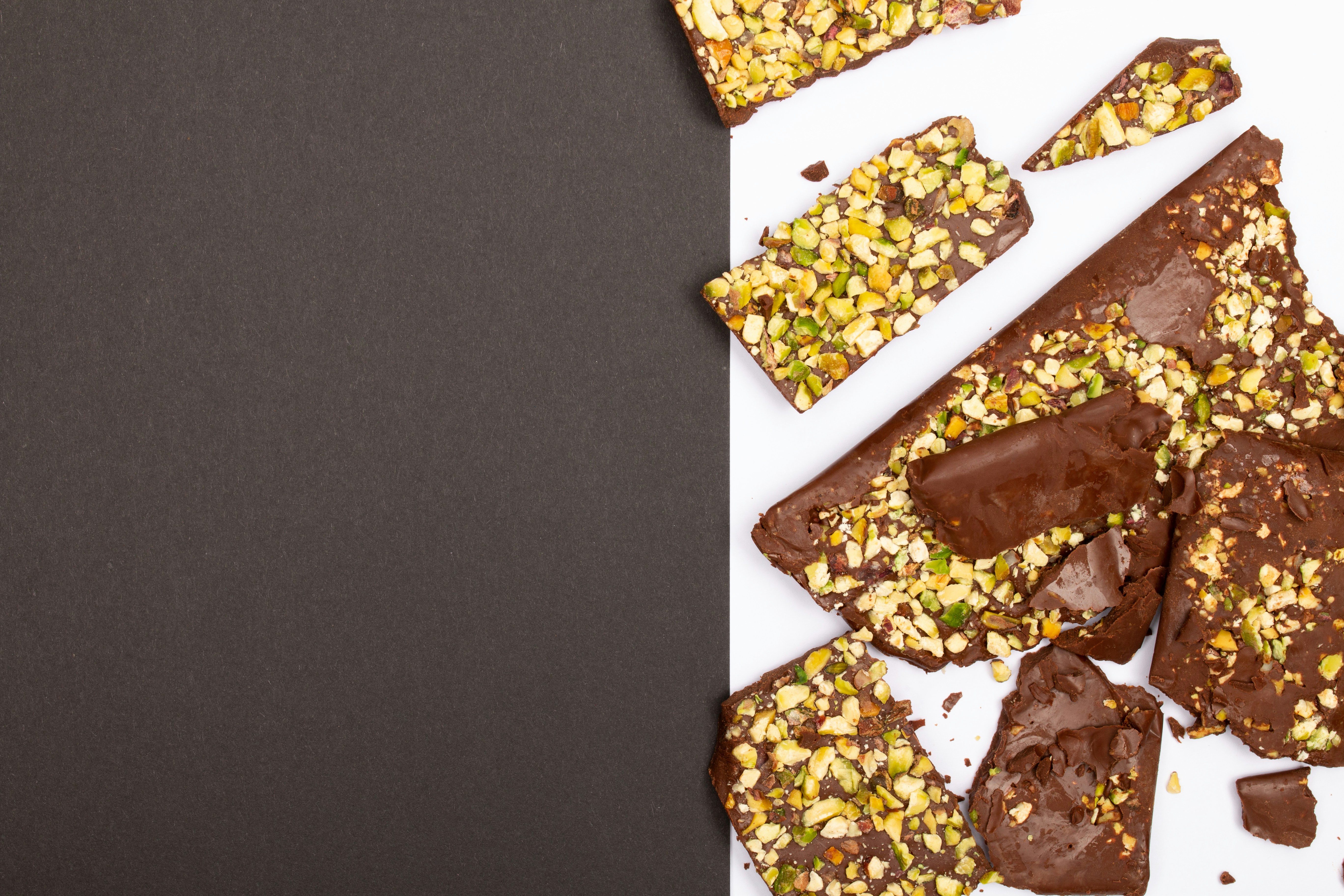 Dark chocolate bars with pistachios