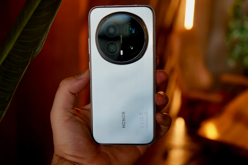 Honor Shatters Smartphone Conventions With Revolutionary Robotic Camera Technology and AI Integration