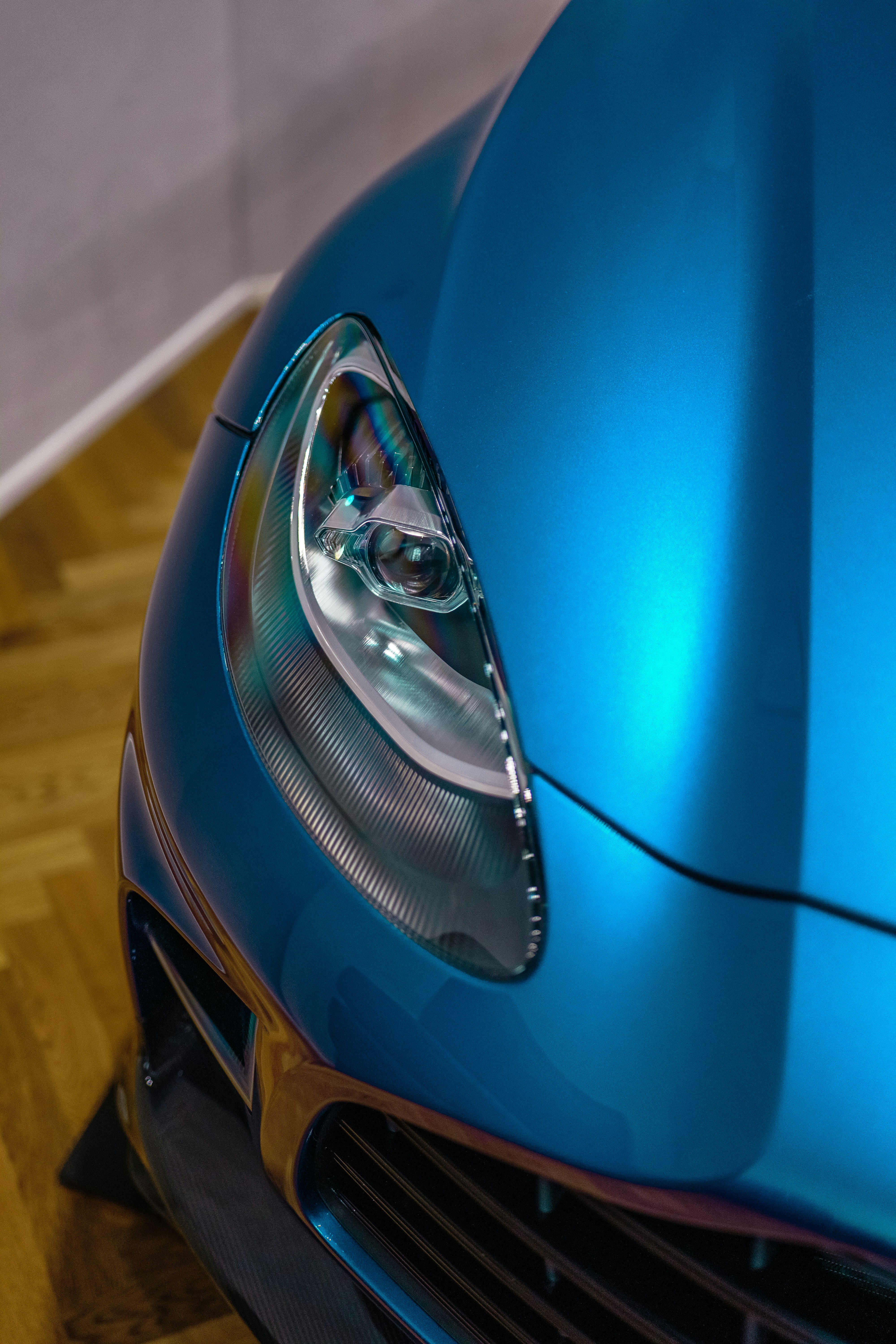Aerodynamic front fascia of performance vehicle
