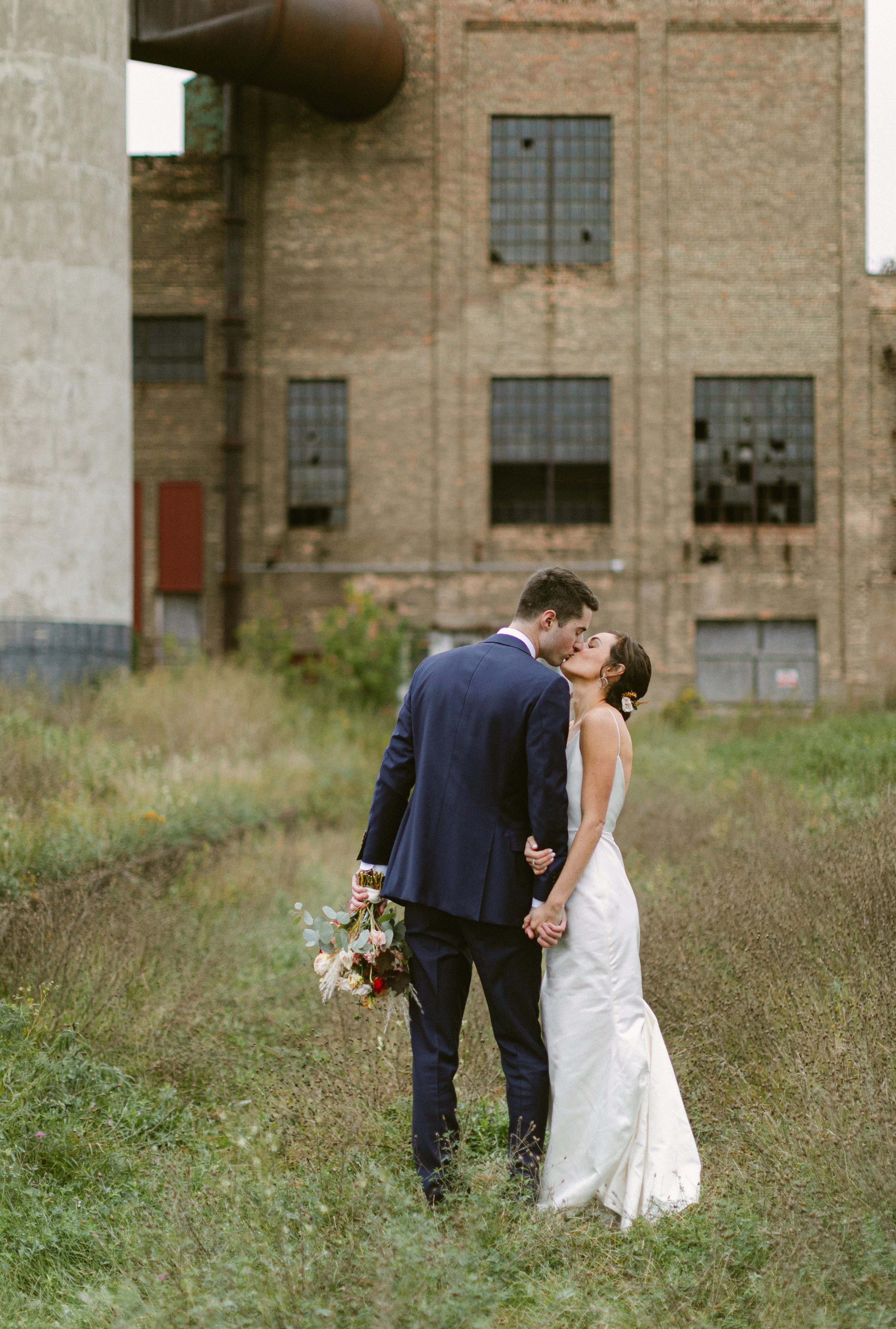 industrial wedding backdrop, wallpaper, Urban Loft Wedding: Chic Style Guide 4