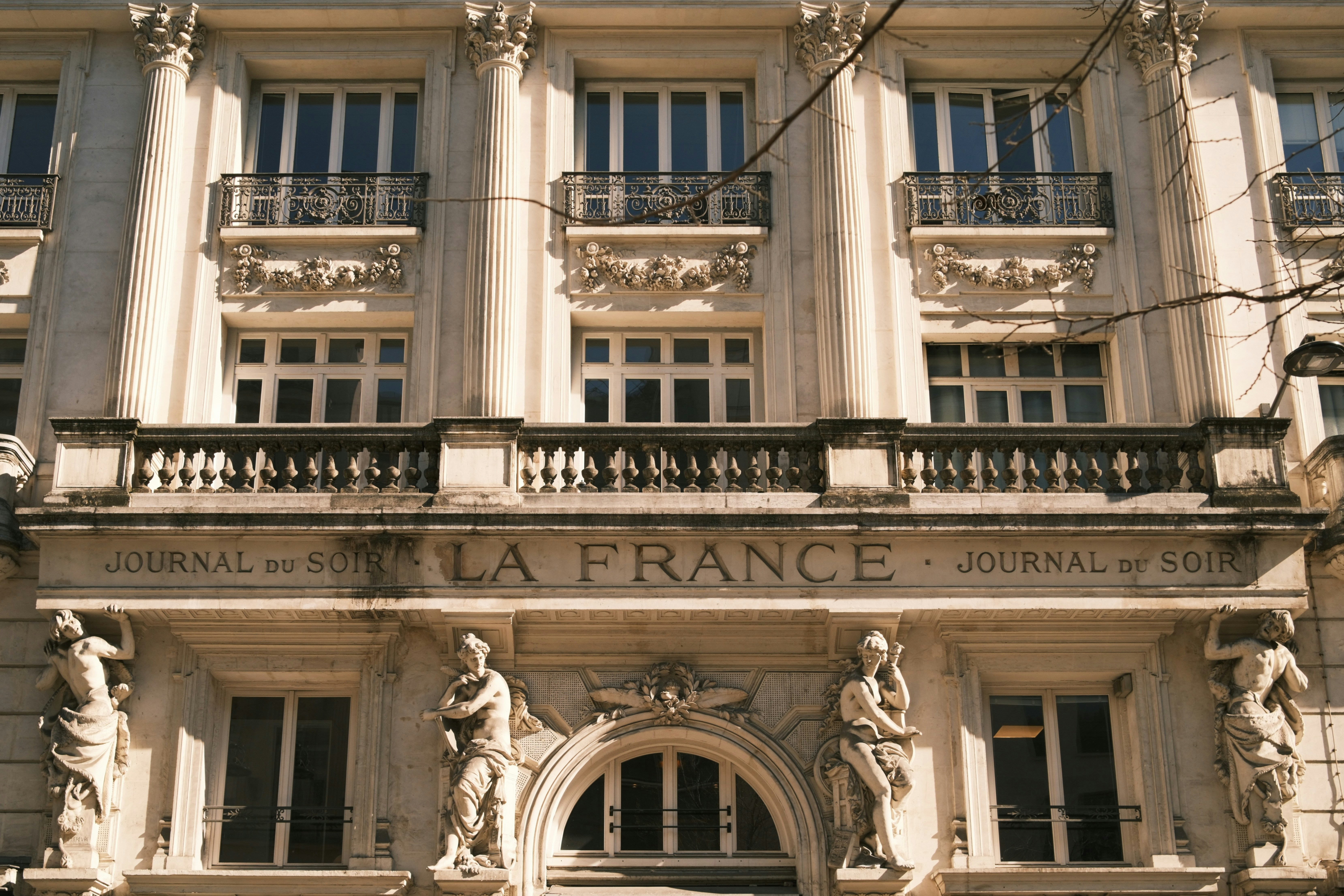 Paris Court Orders Arrest of Tariq Ramadan, Proceeds With Rape Trial Without Him - Morocco World News