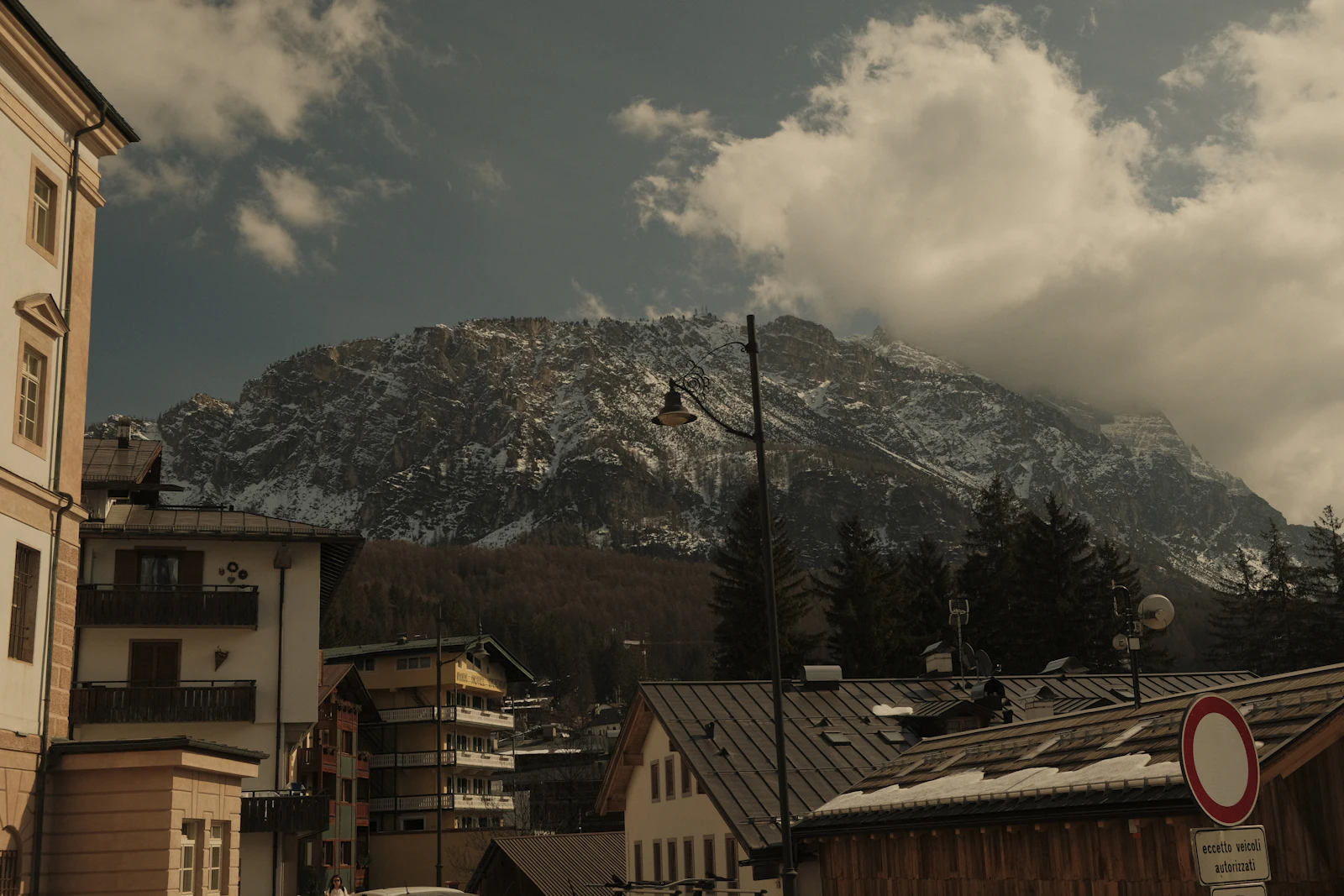 Le Graal Cortina: Design and Sicilian Flavor in the Dolomites