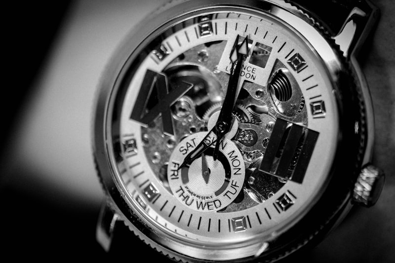 Mechanik einer Uhr im Detail