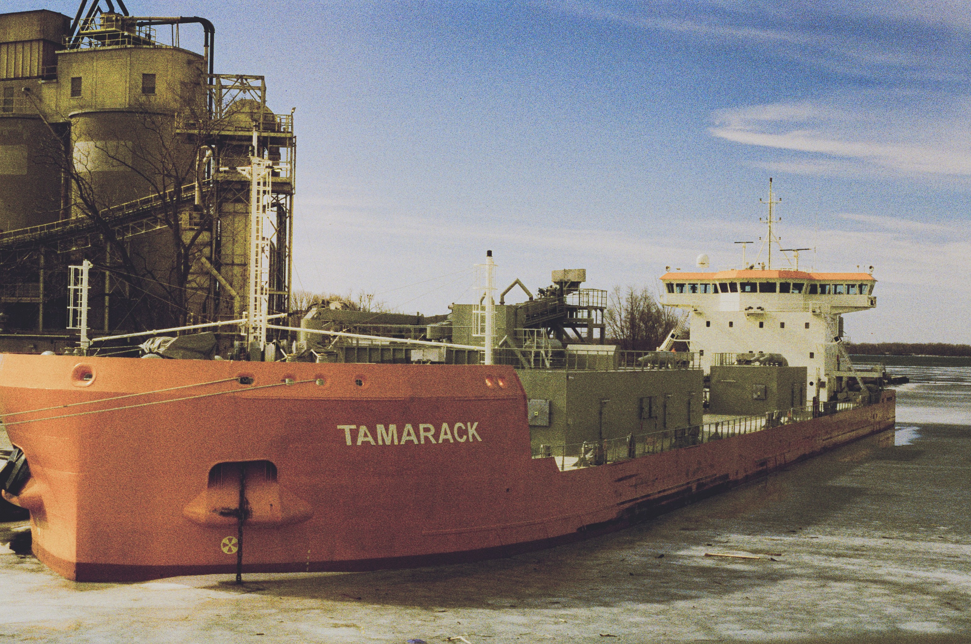 קרטונים וציוד למעבר דירה מסודר