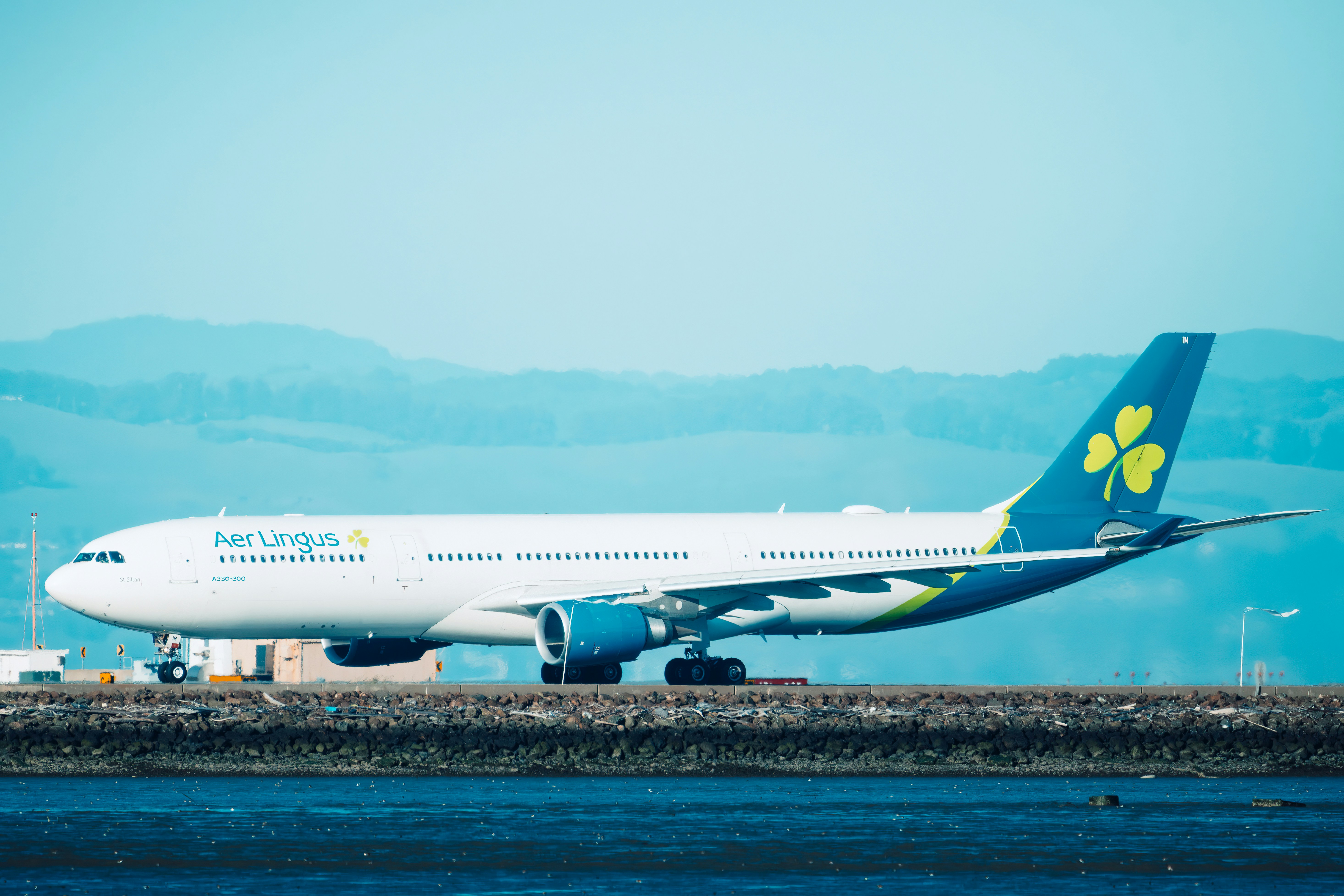 Hundreds of Flights Axed as Jet Fuel Runs Dry