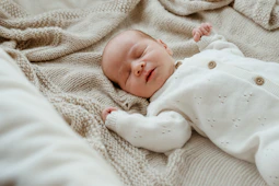 bébé qui dort tête à droite, plagiocéphalie, ostéopathe villeurbanne 69