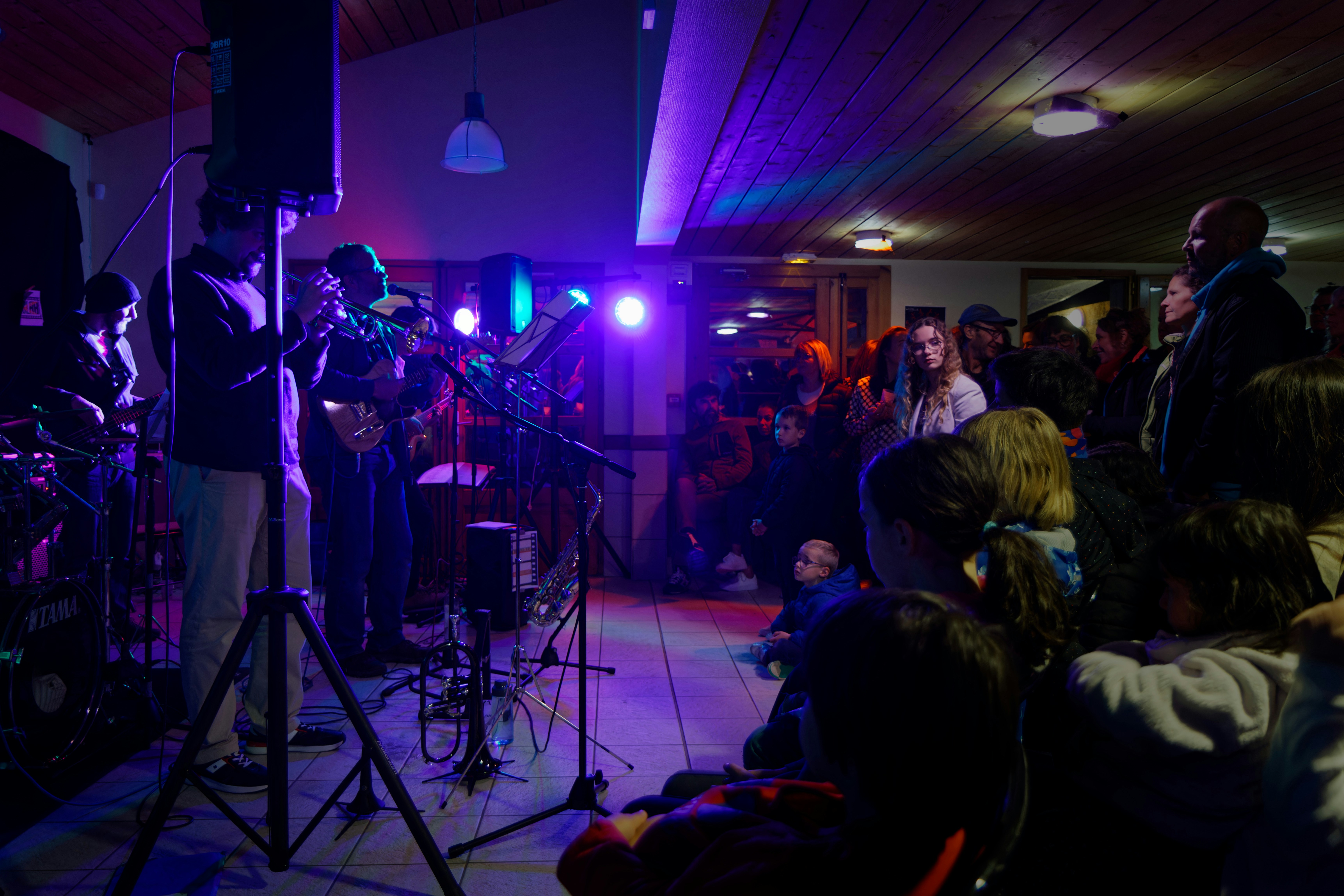 Imagine hating me and im in my room like this