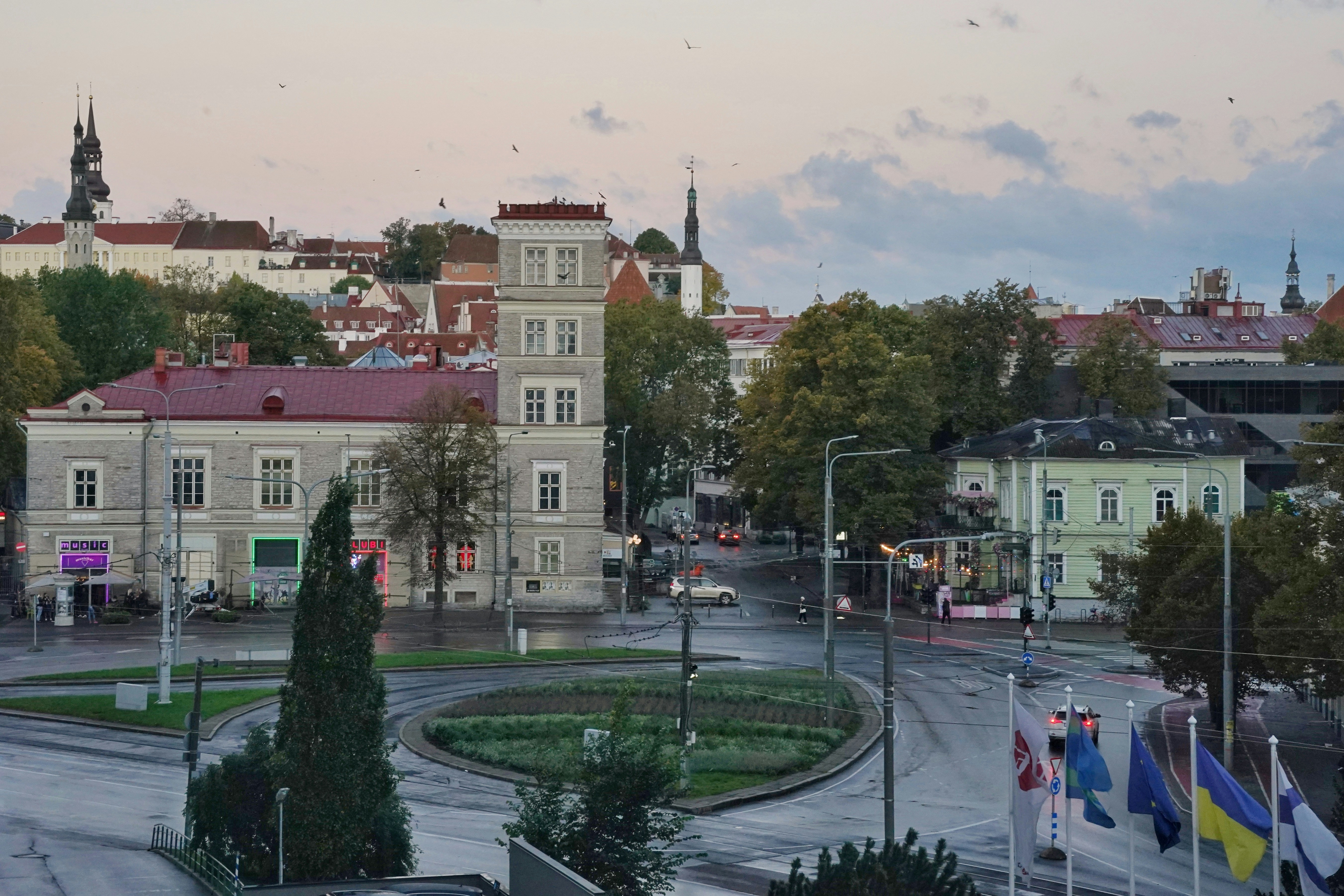 Photo by frontrowsociety_net