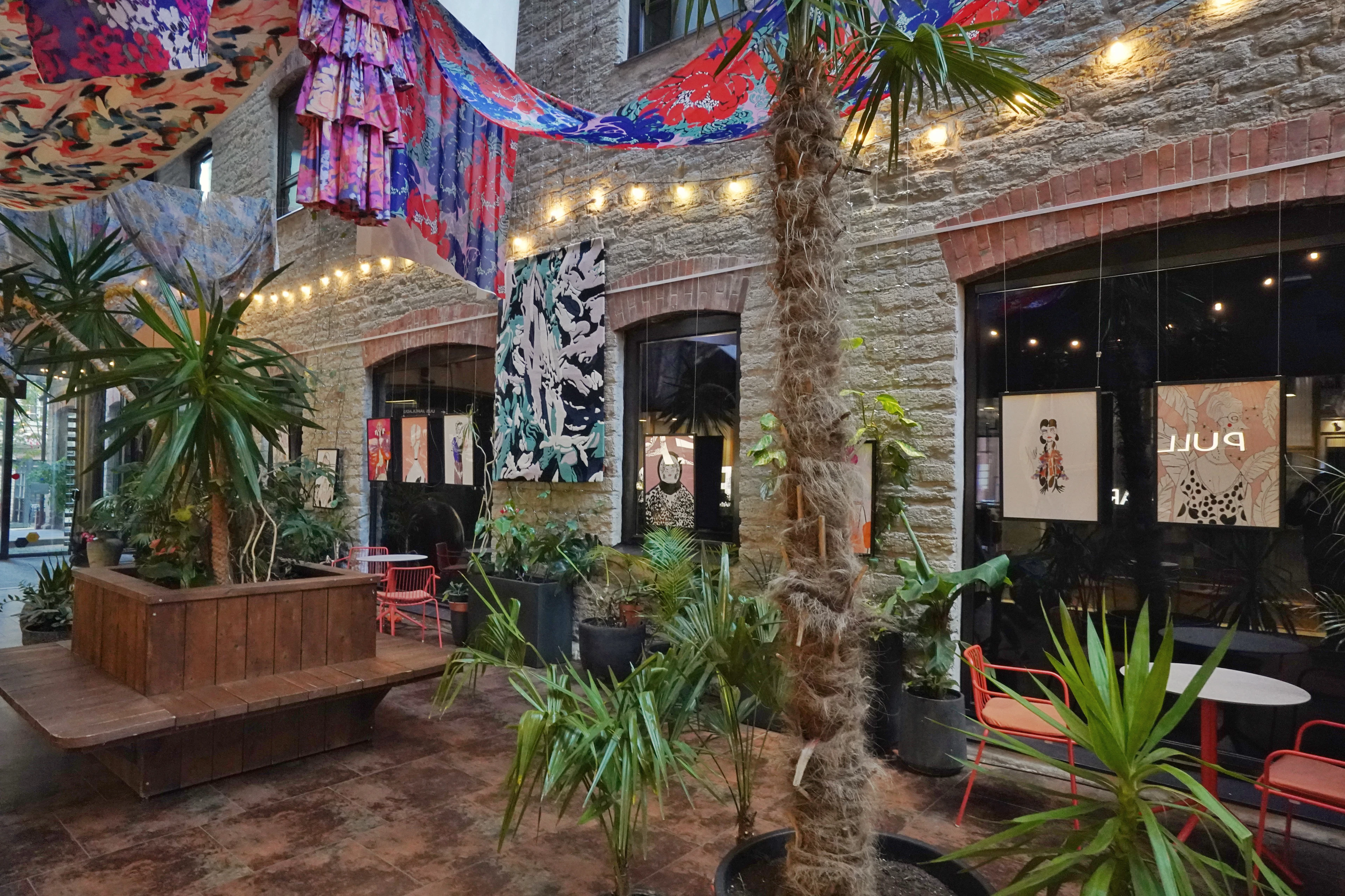 Tallinn cafe courtyard