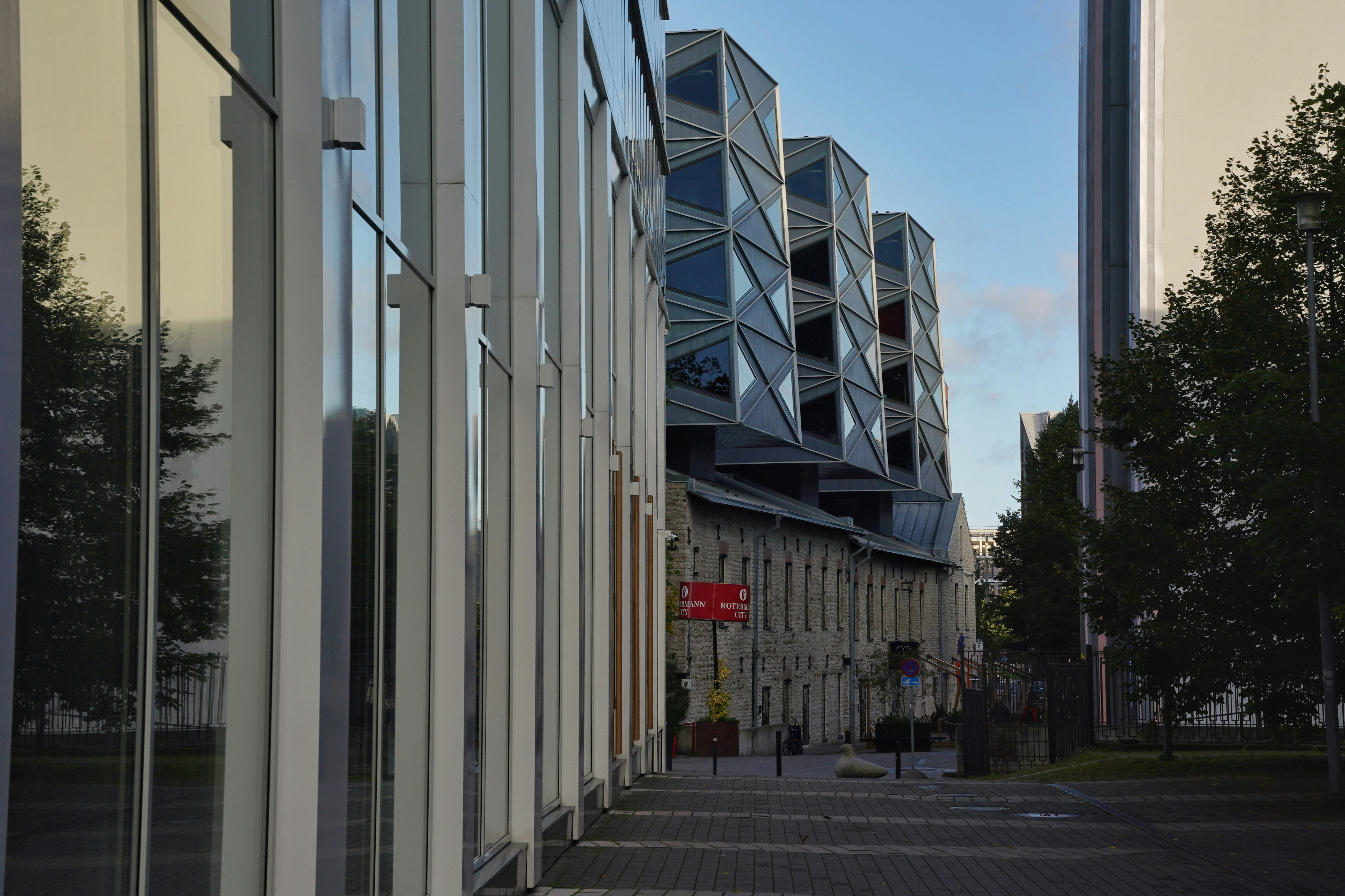 Photo by frontrowsociety_net