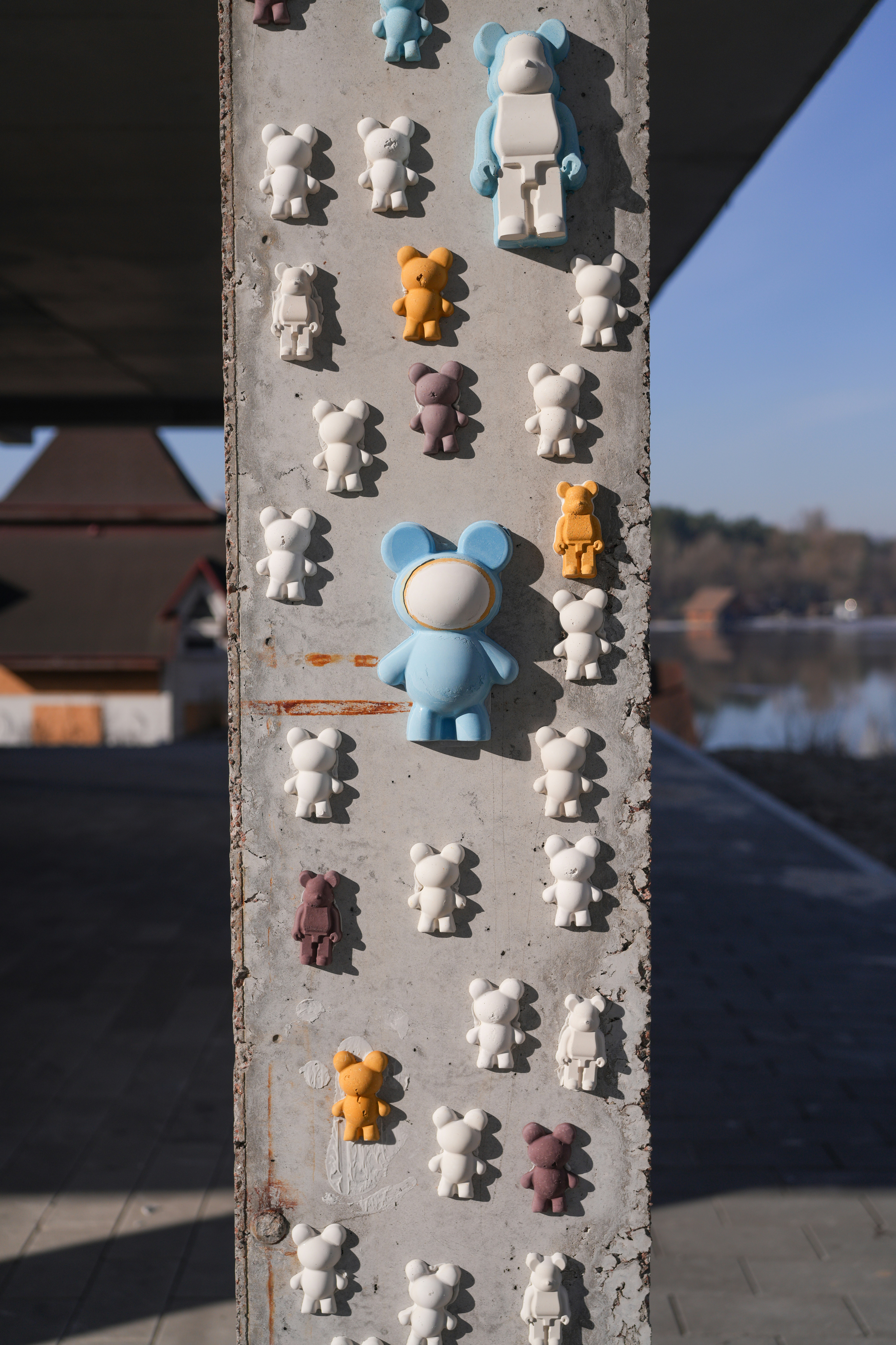 Many small bear figures decorate a concrete pillar