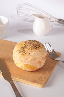 Pão de Queijo Recheado de Frango Desfiado