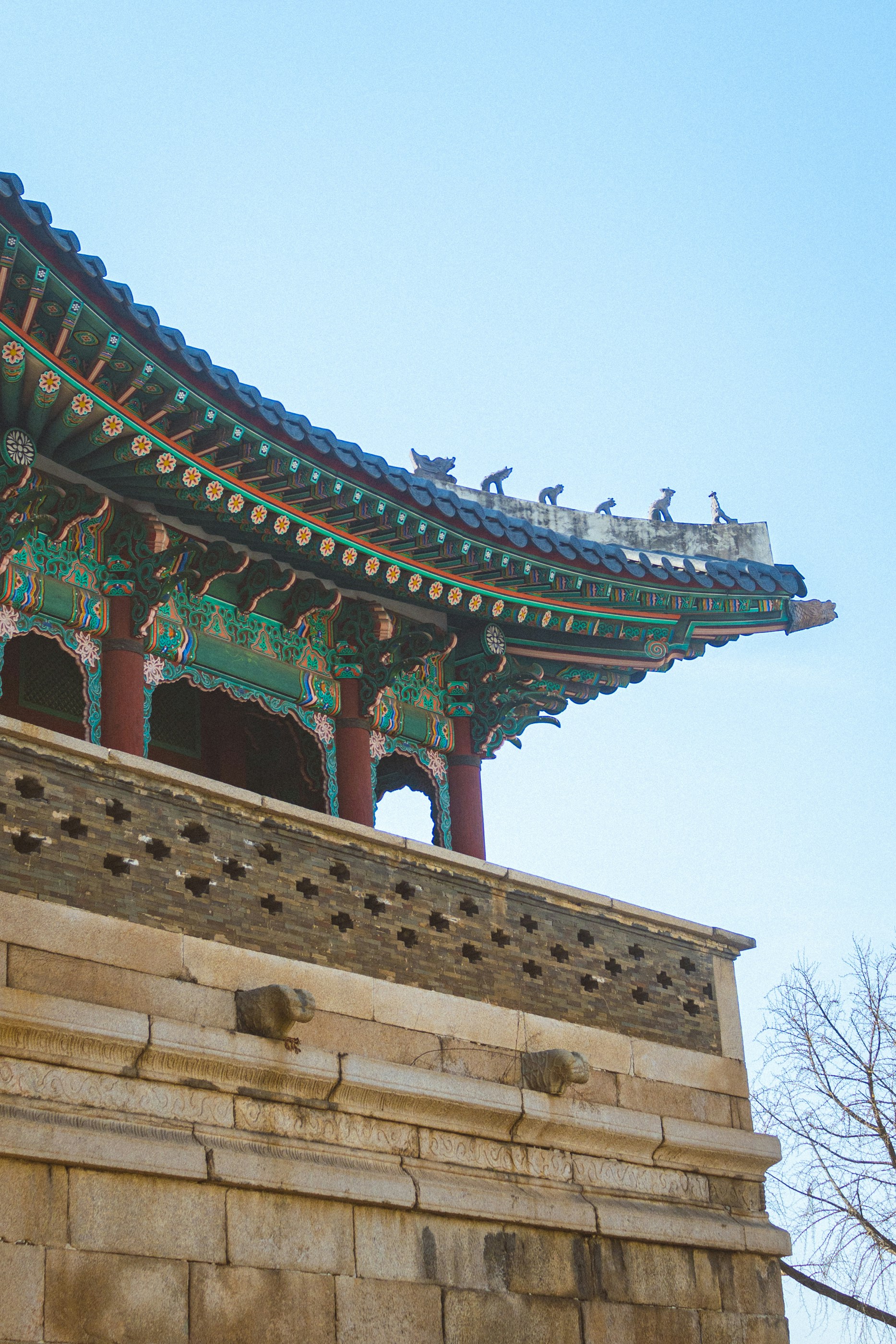 Budget Option (40,000-60,000 KRW / $30-45 USD per person)