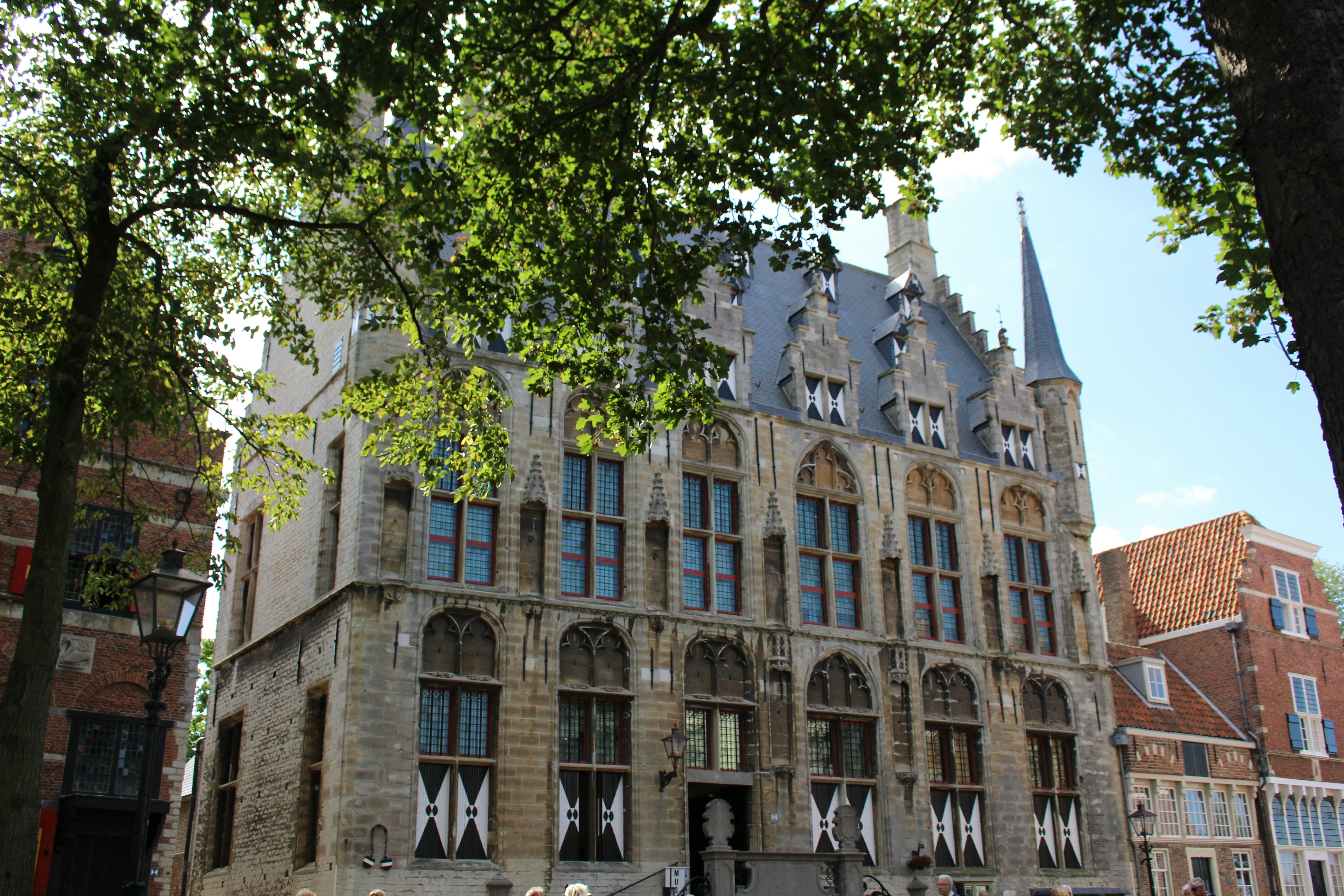 Aannemer Haarlem — Ornate historic building with arched windows and spire. — Aannemer in Haarlem: kosten, vergunning en lokale tips voor 