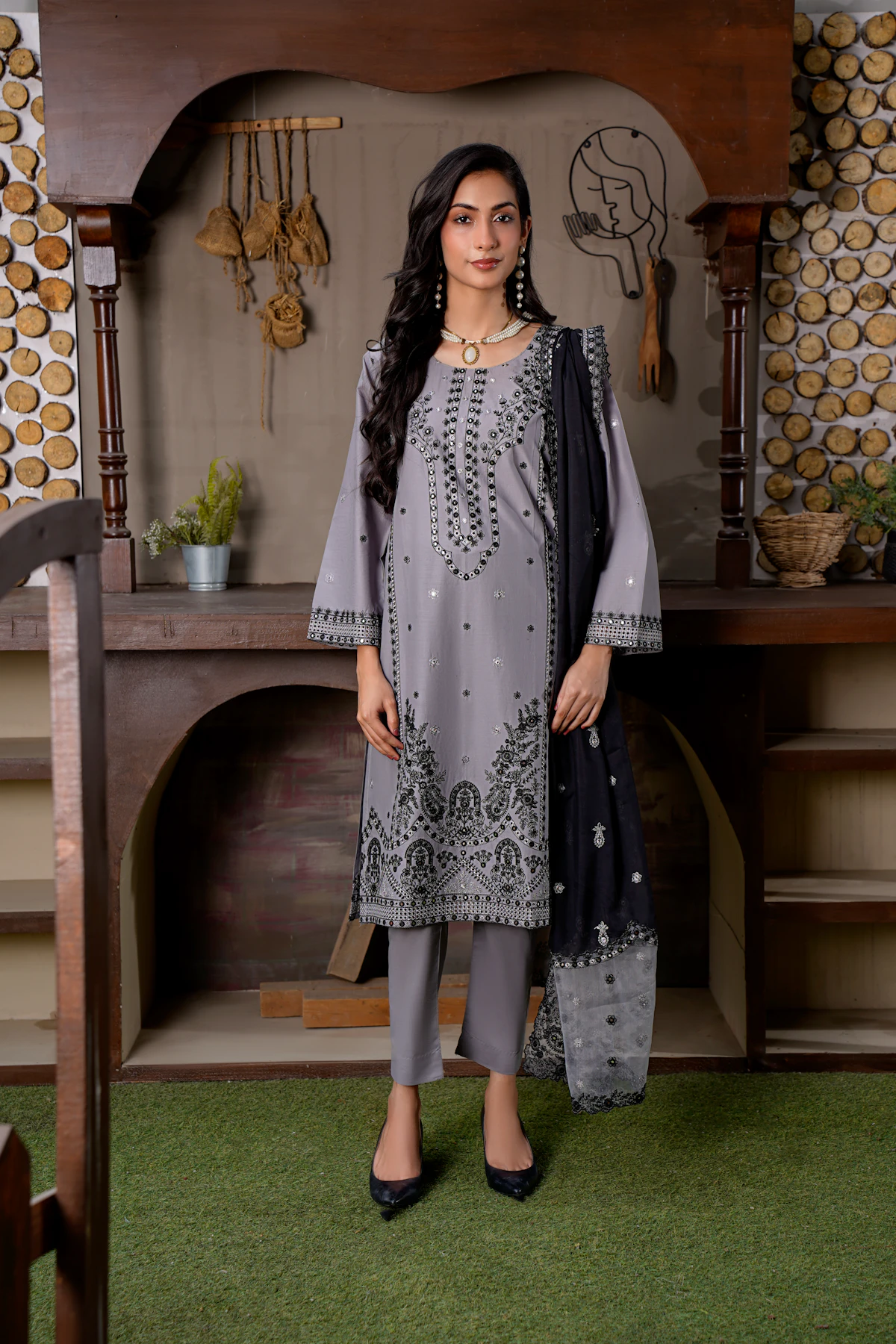 Women's traditional fashion