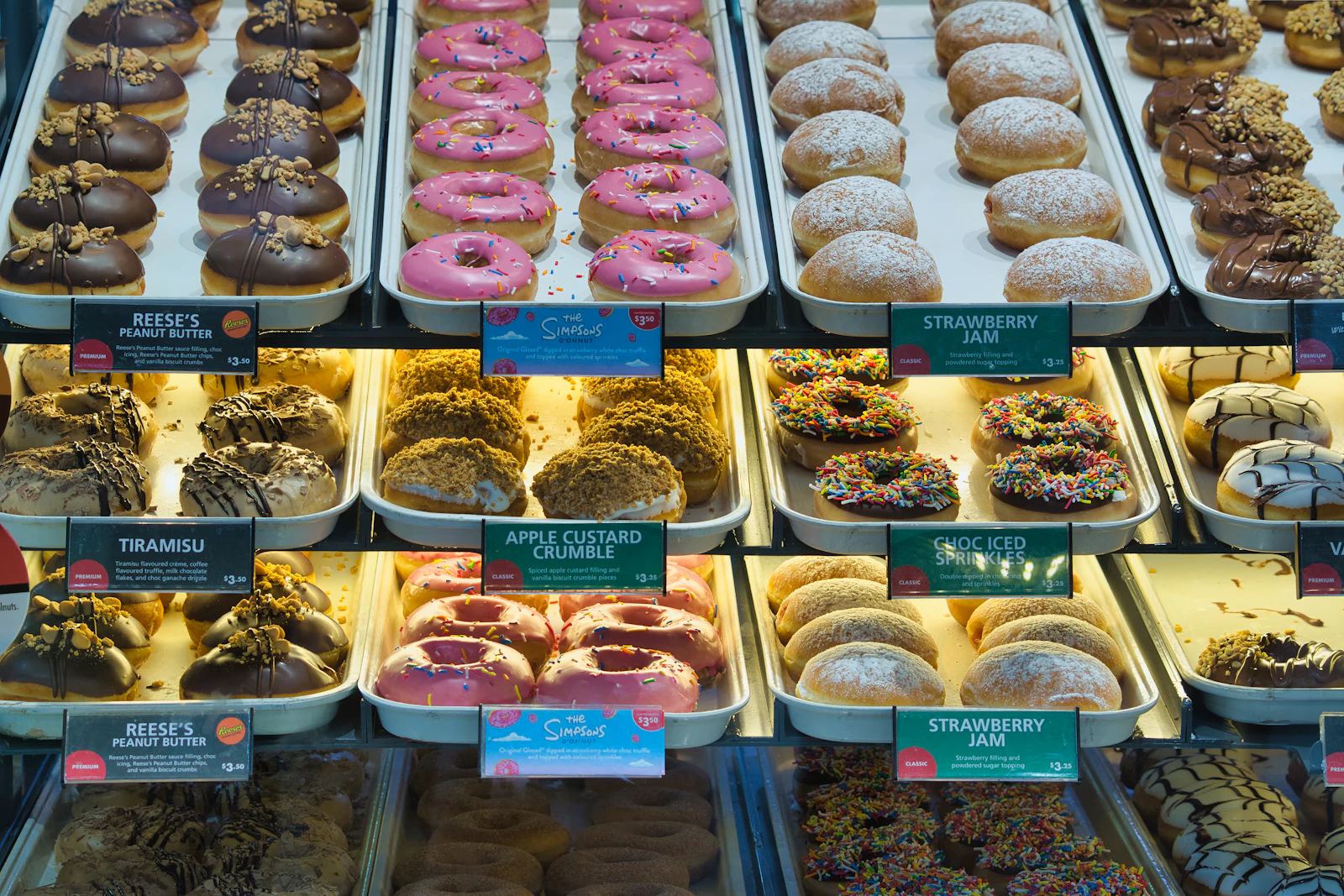 Tủ trưng bày bánh donut