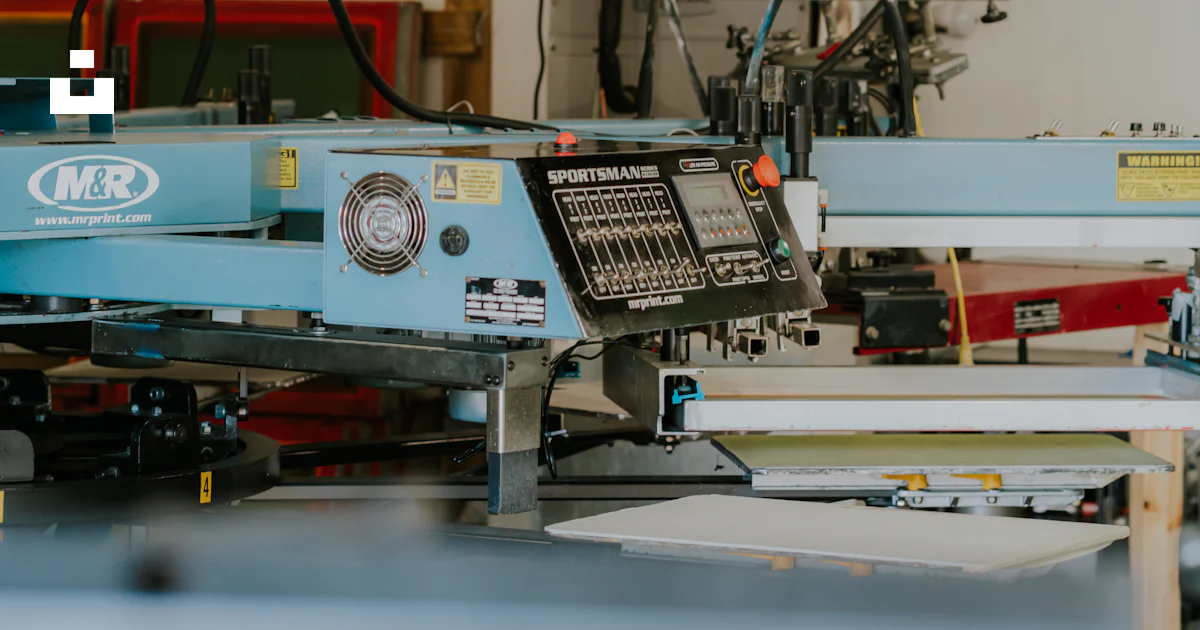 Production Machine Screen Texture Industrial screen printing machine in a workshop setting. photo – Free ...