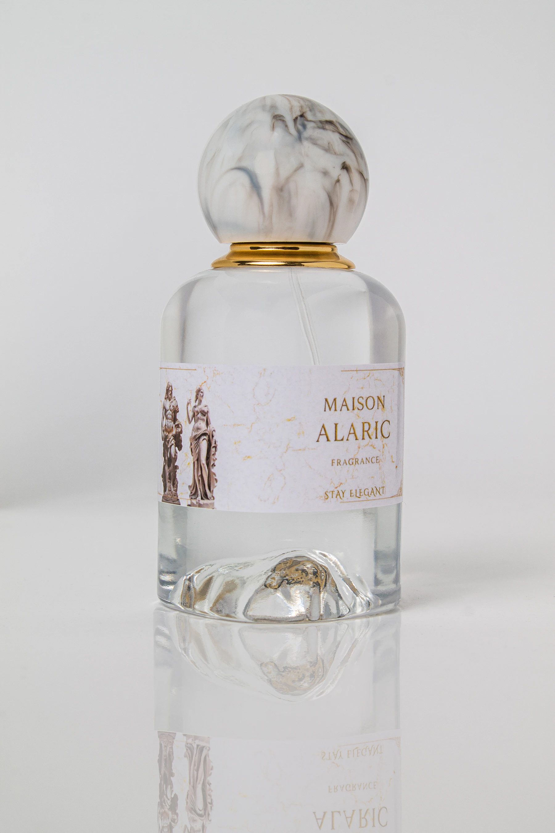 Flacon de parfum élégant illustrant un atelier autour des senteurs