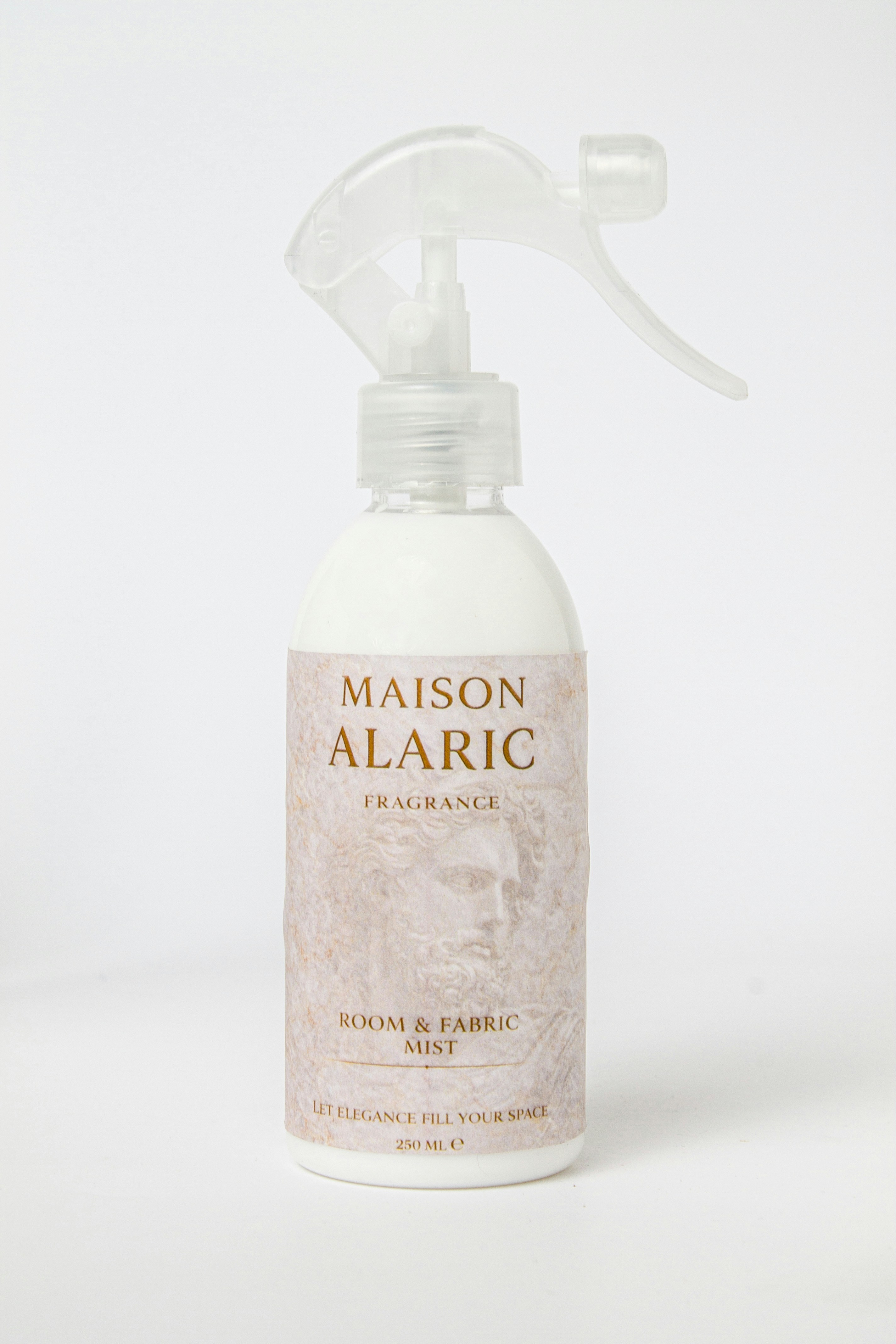 Une bouteille de maison alaric room et de la brume tissu