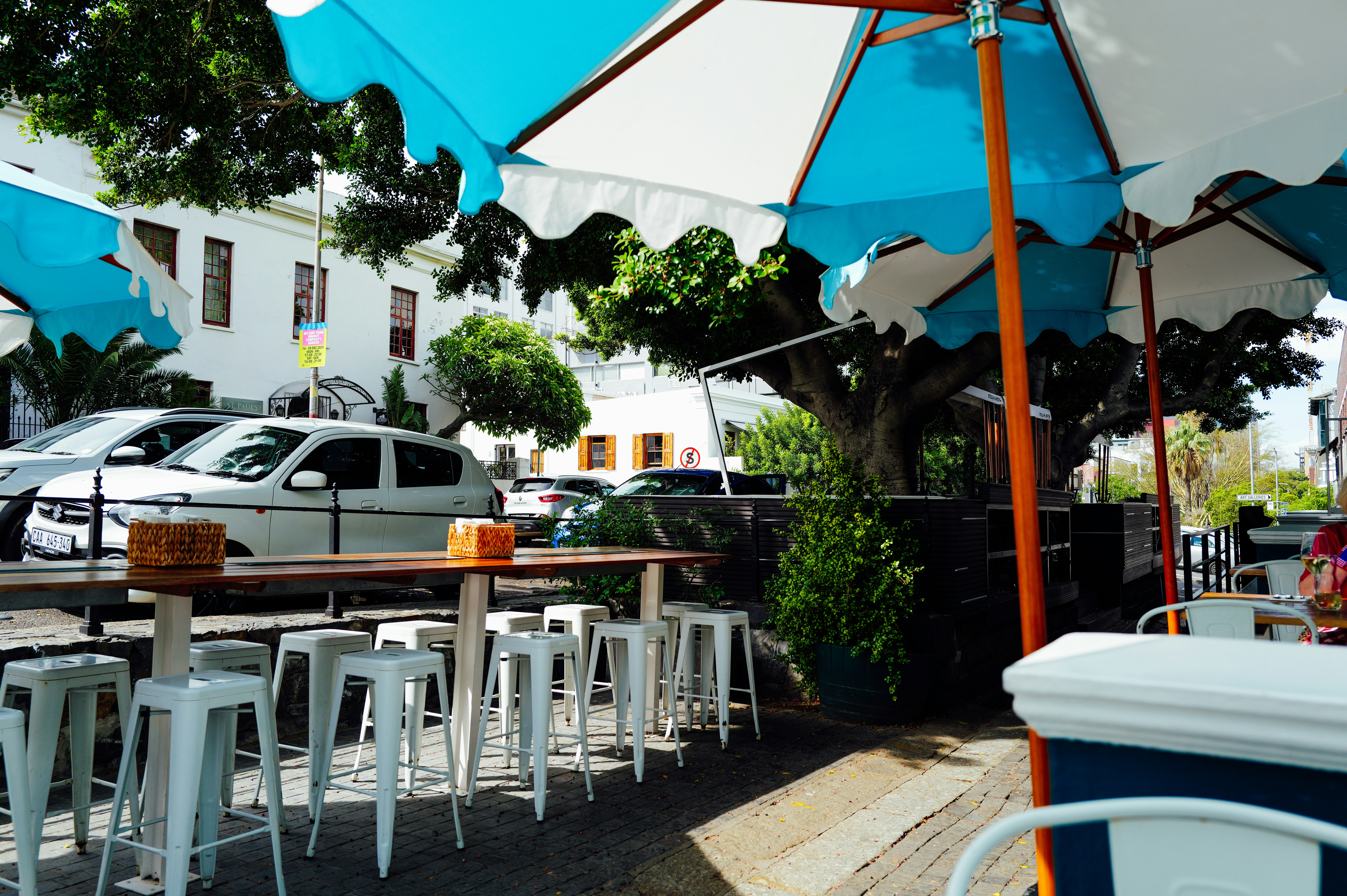 Photo by adrienolichon