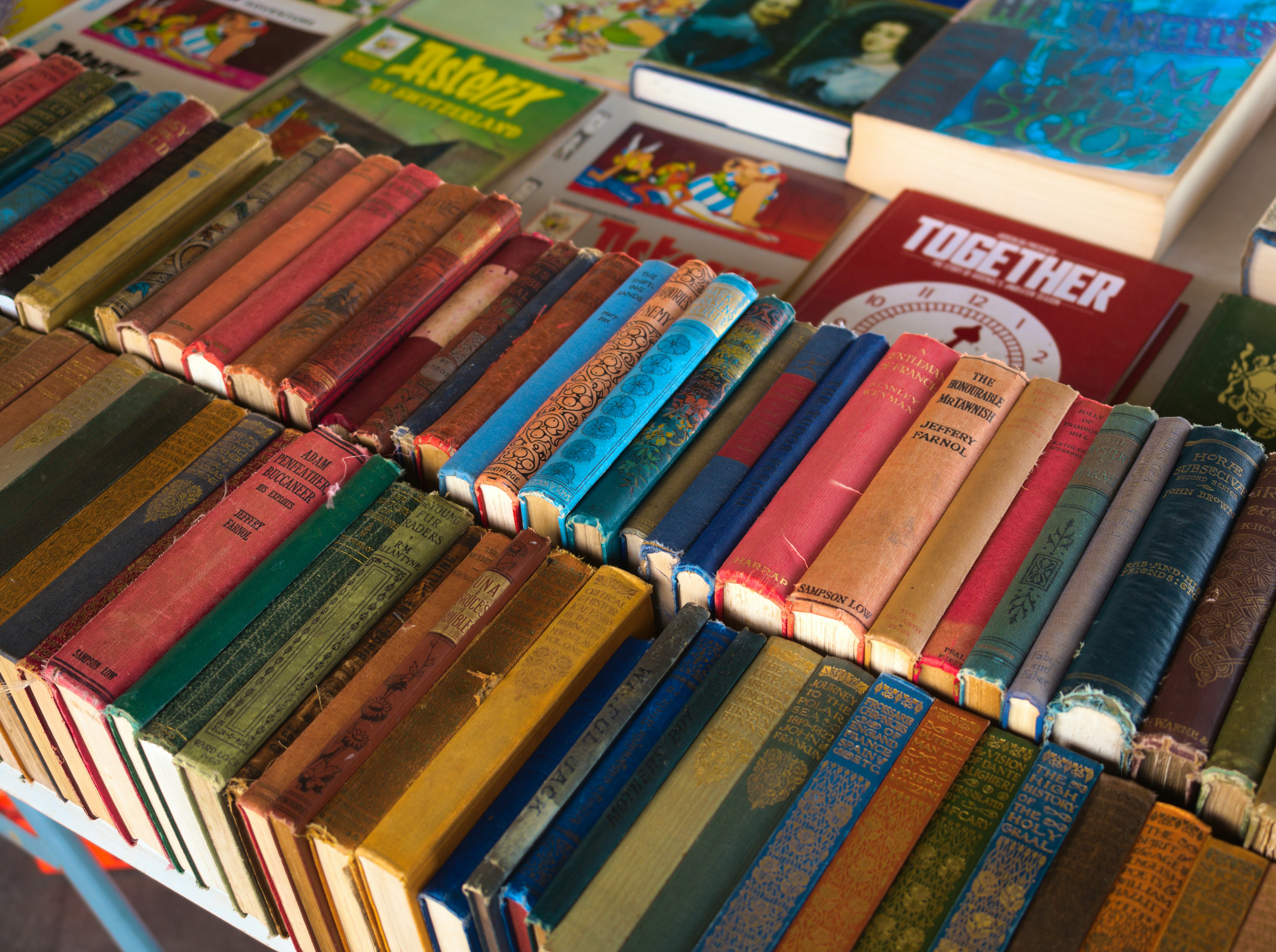 역사가 뉴스를 만나면? MZ세대가 열광하는 '현재 속 과거 찾기' 트렌드