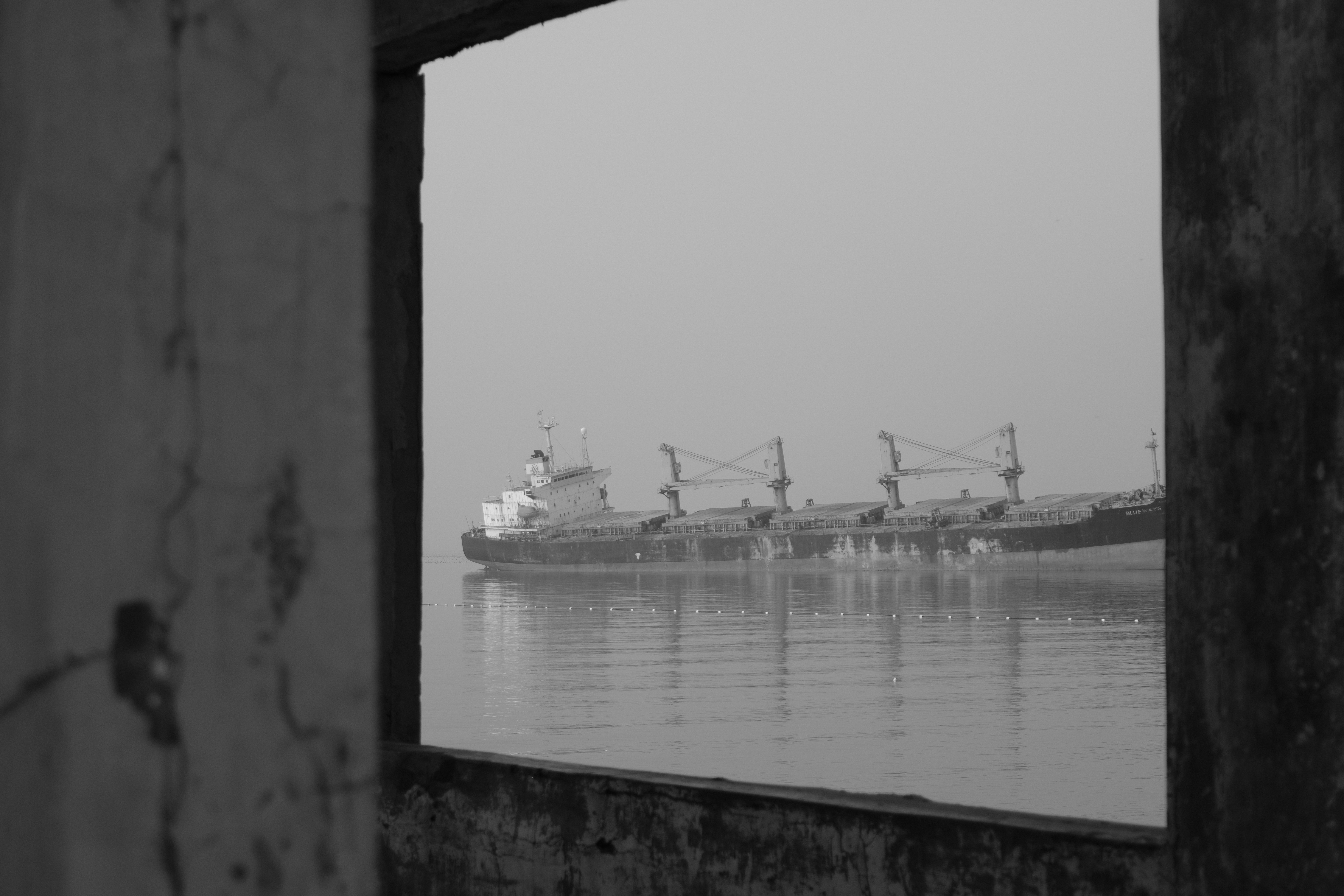 Navigating the Strait of Hormuz Shock: How Helium Scarcity and RAM Crunch Threaten Samsung's Global Supply Chain Hedging - Market Concept 1