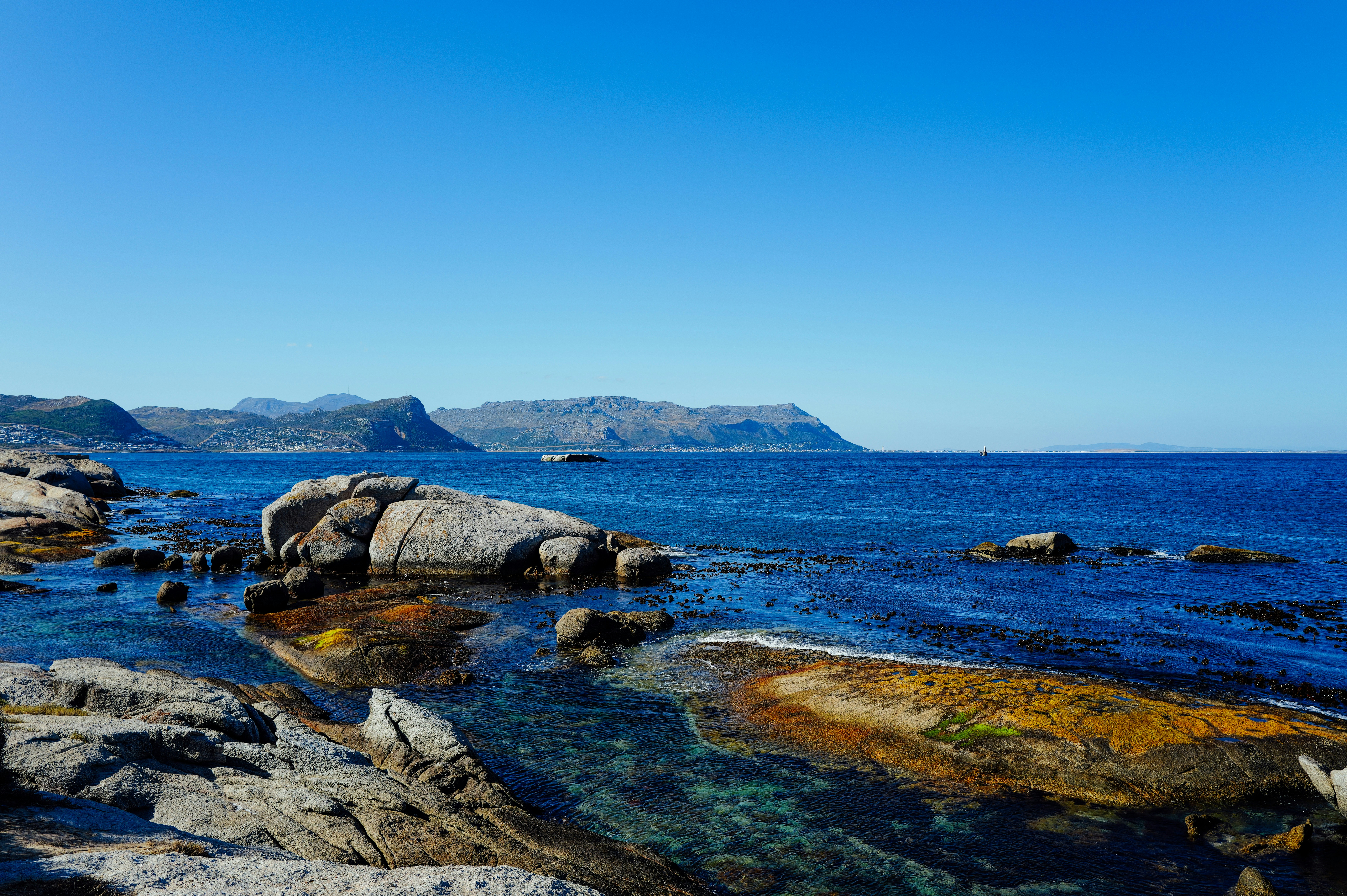 Photo by adrienolichon