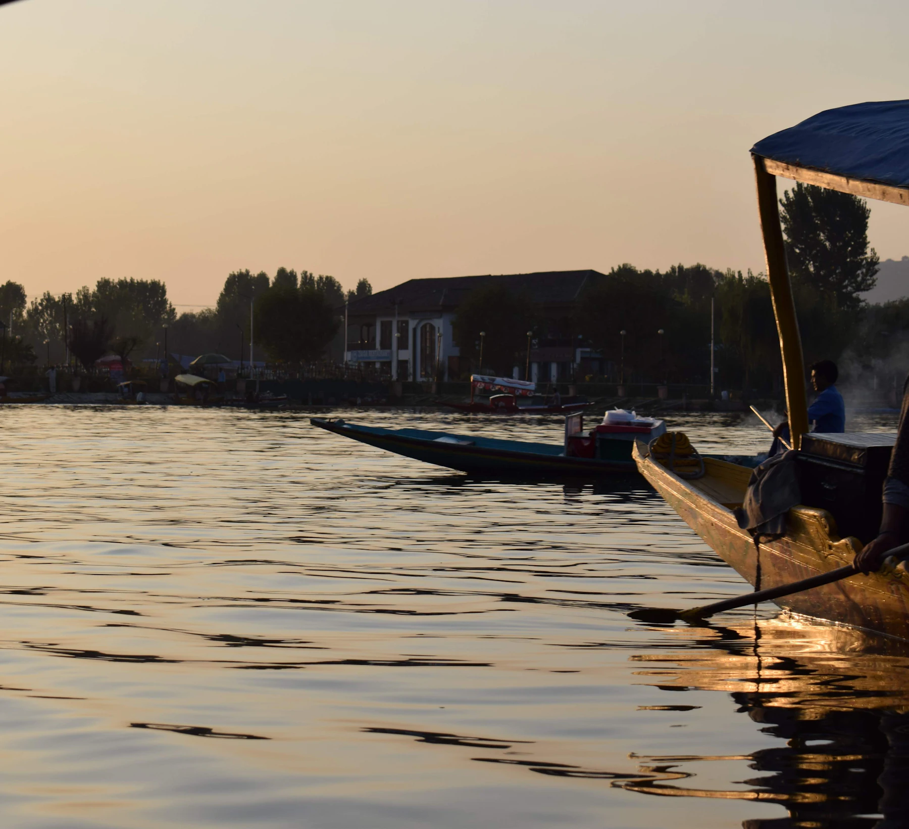 Travellers enjoying a Kashmir mountain holiday