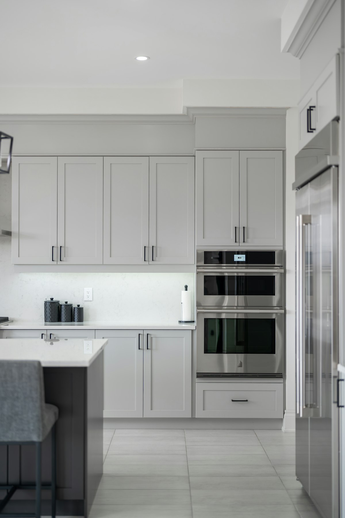 Cozinha Corredor: Como Projetar a Cozinha Paralela — Medidas de Circulação, Layout, Armários e Iluminação