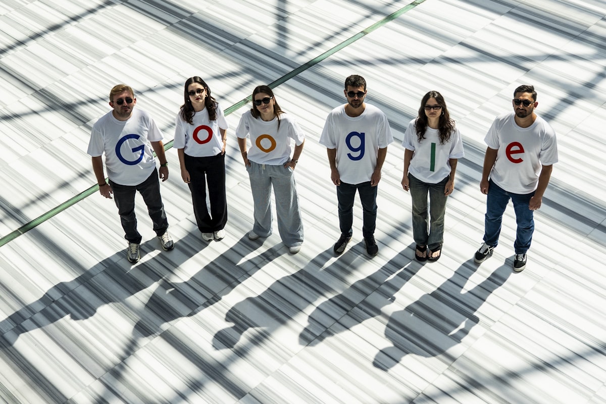 Expertos Google Ads trabajando en campañas de publicidad digital