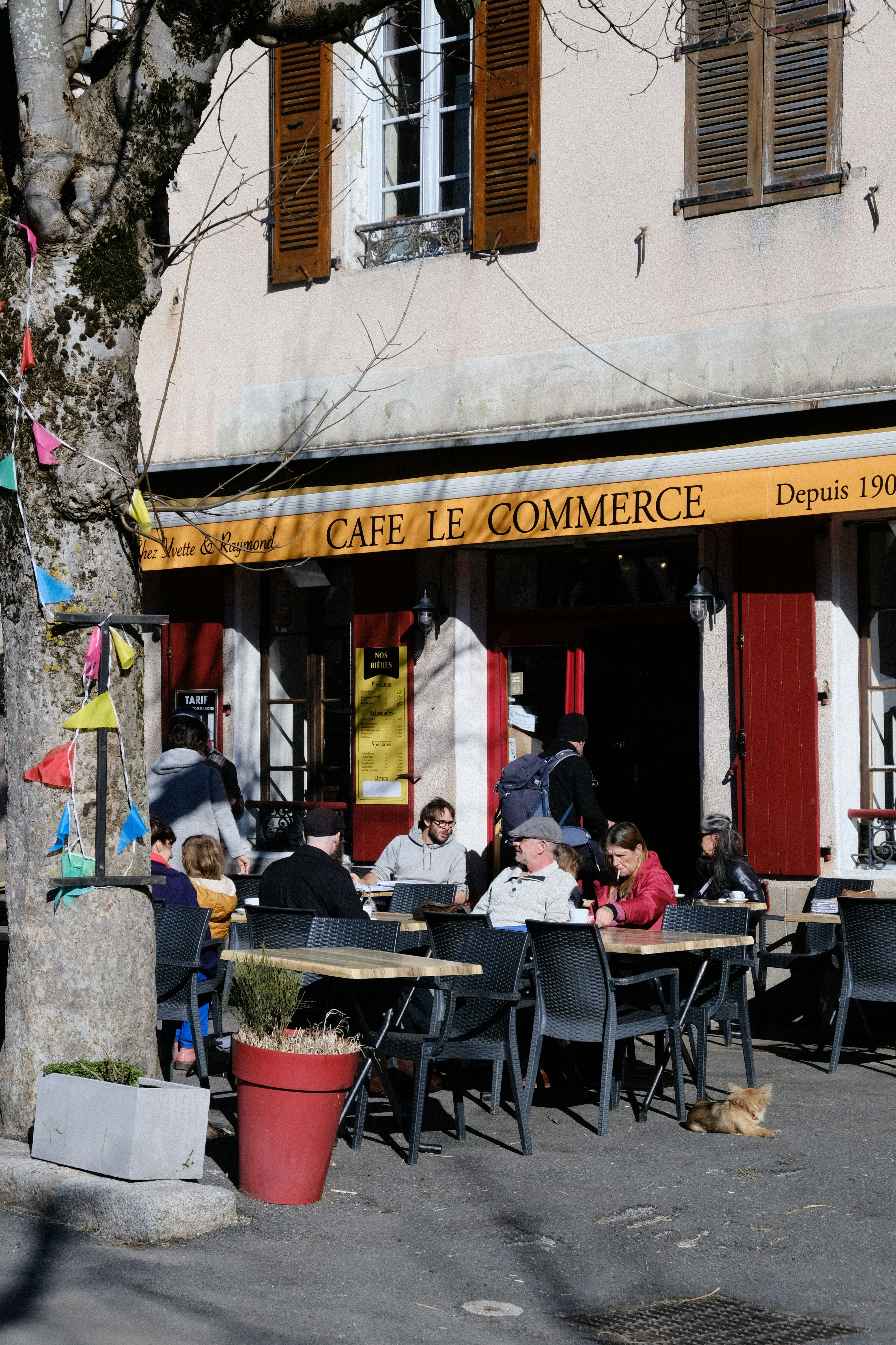 Café terrasse place du Forum Arles