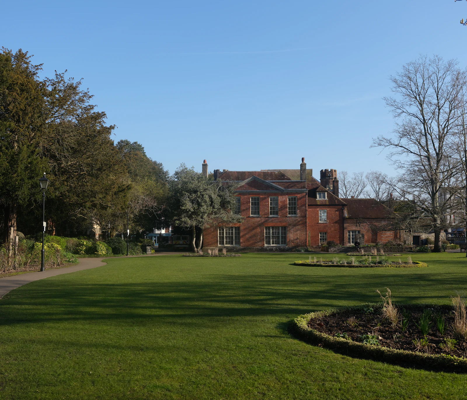 Φρέσκο γρασίδι μετά την αποκατάσταση.