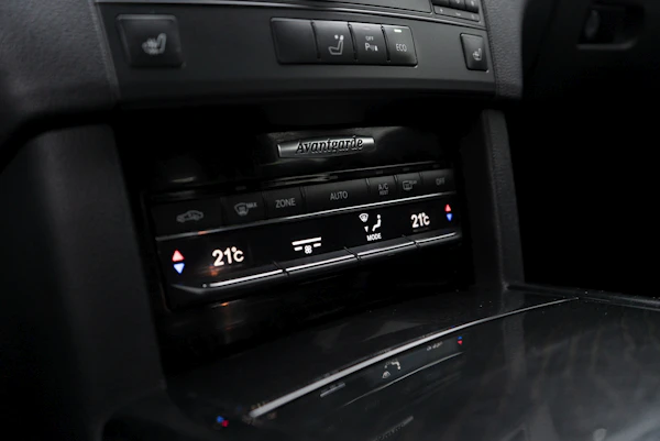 Dual-zone automatic climate-control panel set to a cool temperature