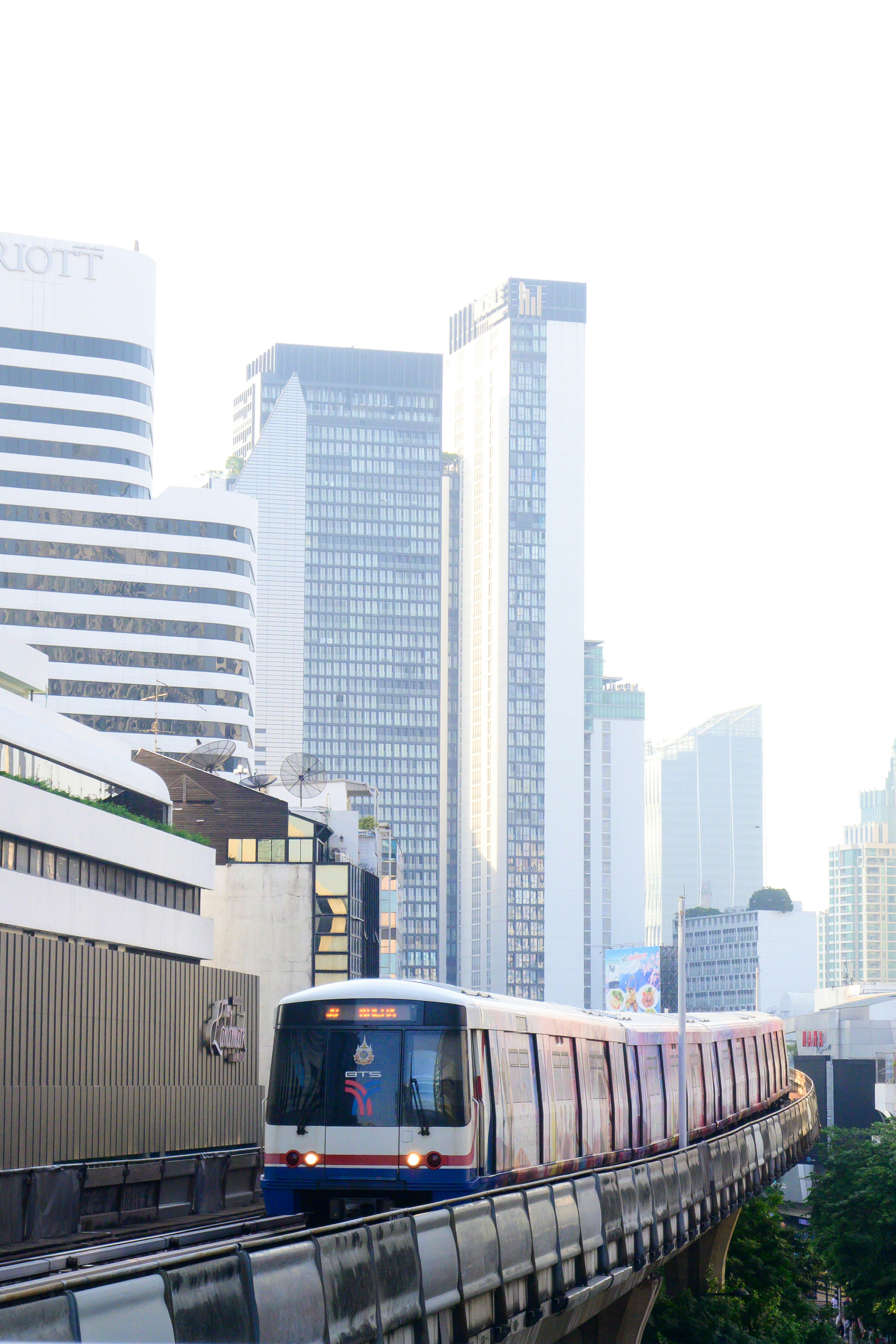 Long-Distance Overland: VIP Buses vs Sleeper Trains for Multi-City Adventures