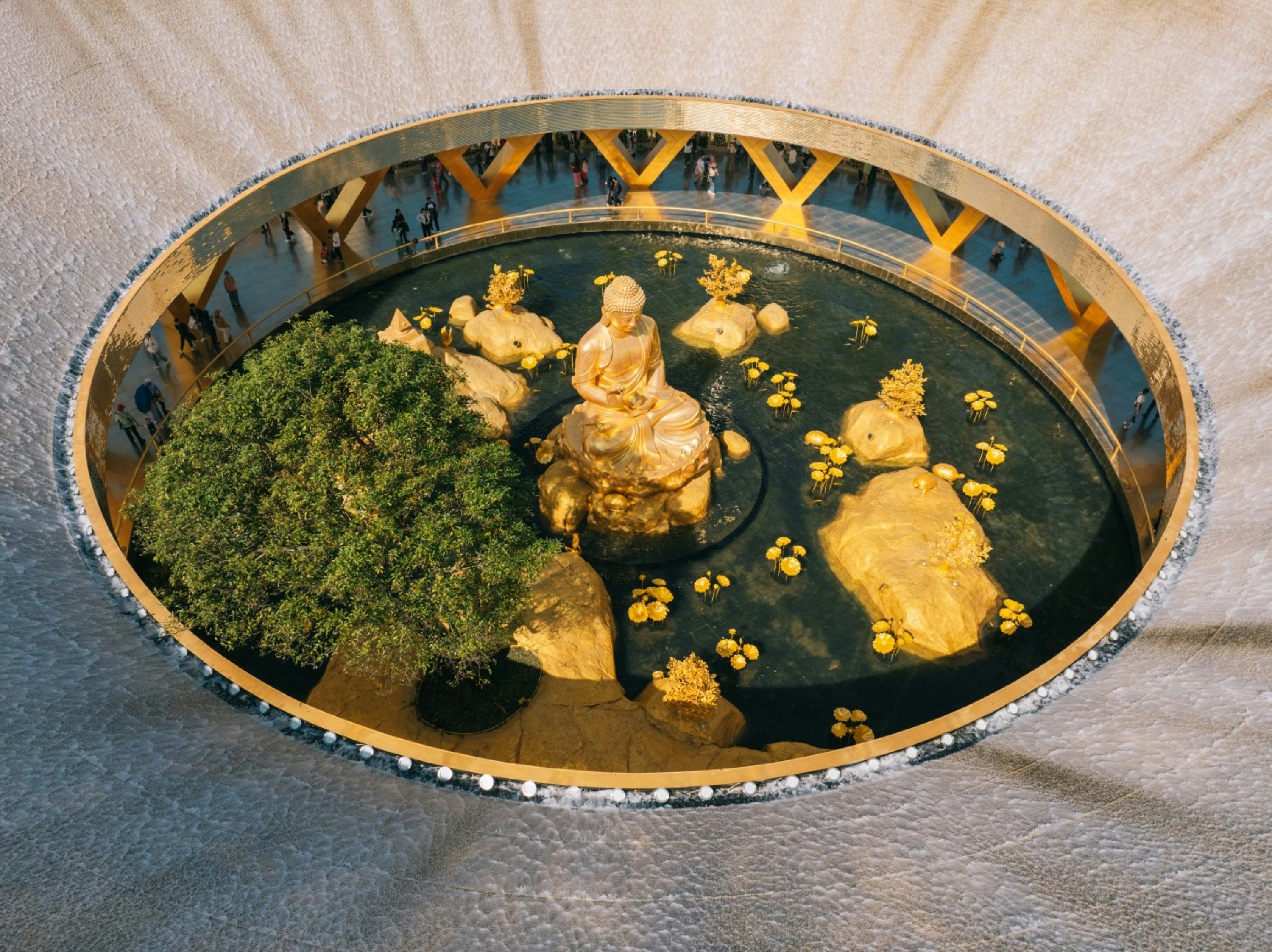 photo 1774002441302 0b7204808317?crop=entropy&cs=tinysrgb&fit=max&fm=jpg&ixid=M3w1MjQ0NjR8MHwxfHNlYXJjaHw0fHxHb2xkZW4lMjBtZW5kZWQlMjBib3dsfGVufDB8MHx8fDE3NzYzNjEyMTF8MA&ixlib=rb 4.1