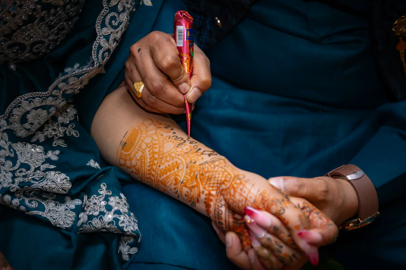 Intricate henna, a cultural touch for Indian sugar mommas