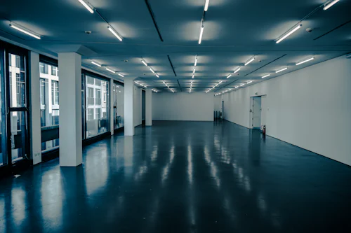 Reflective, self-levelled floor finish
