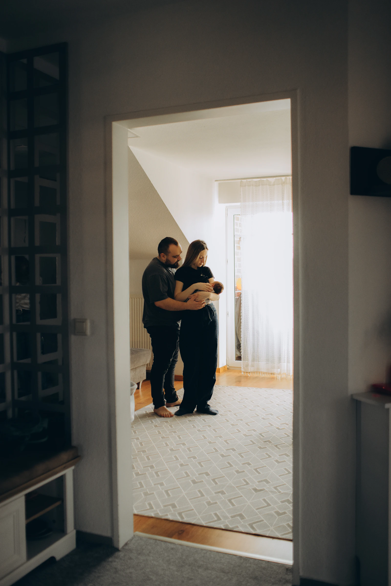 How to Set Visitor Boundaries When Everyone Has an Opinion About Your Baby