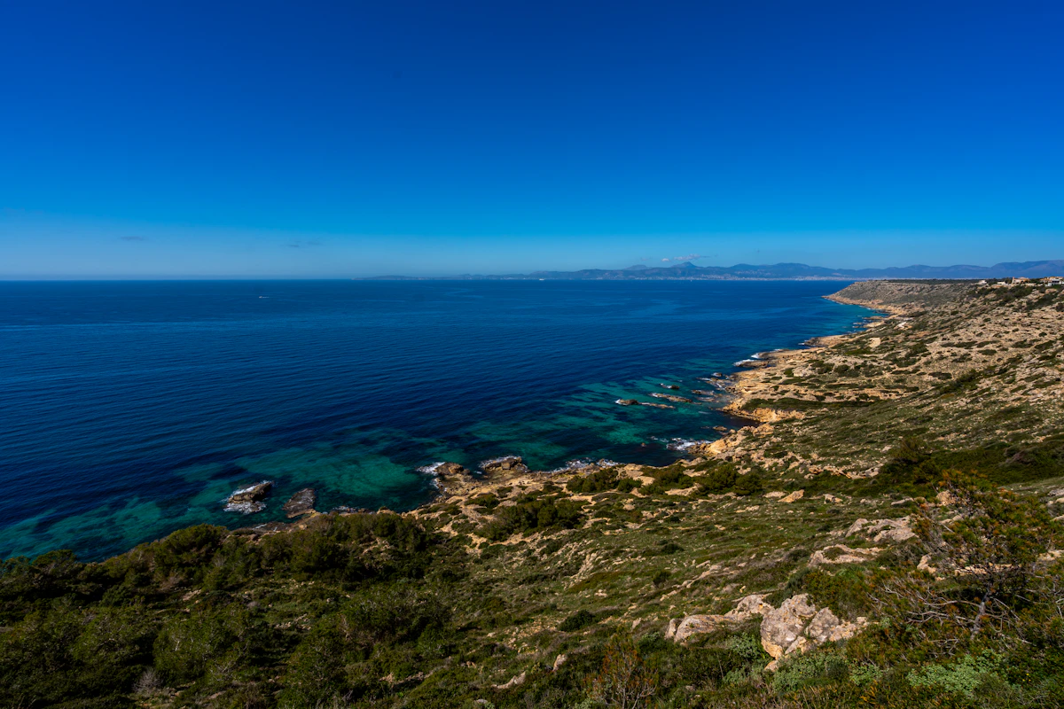 Ein Sommer auf den Balearen: online bleiben auf Spaniens Inseln