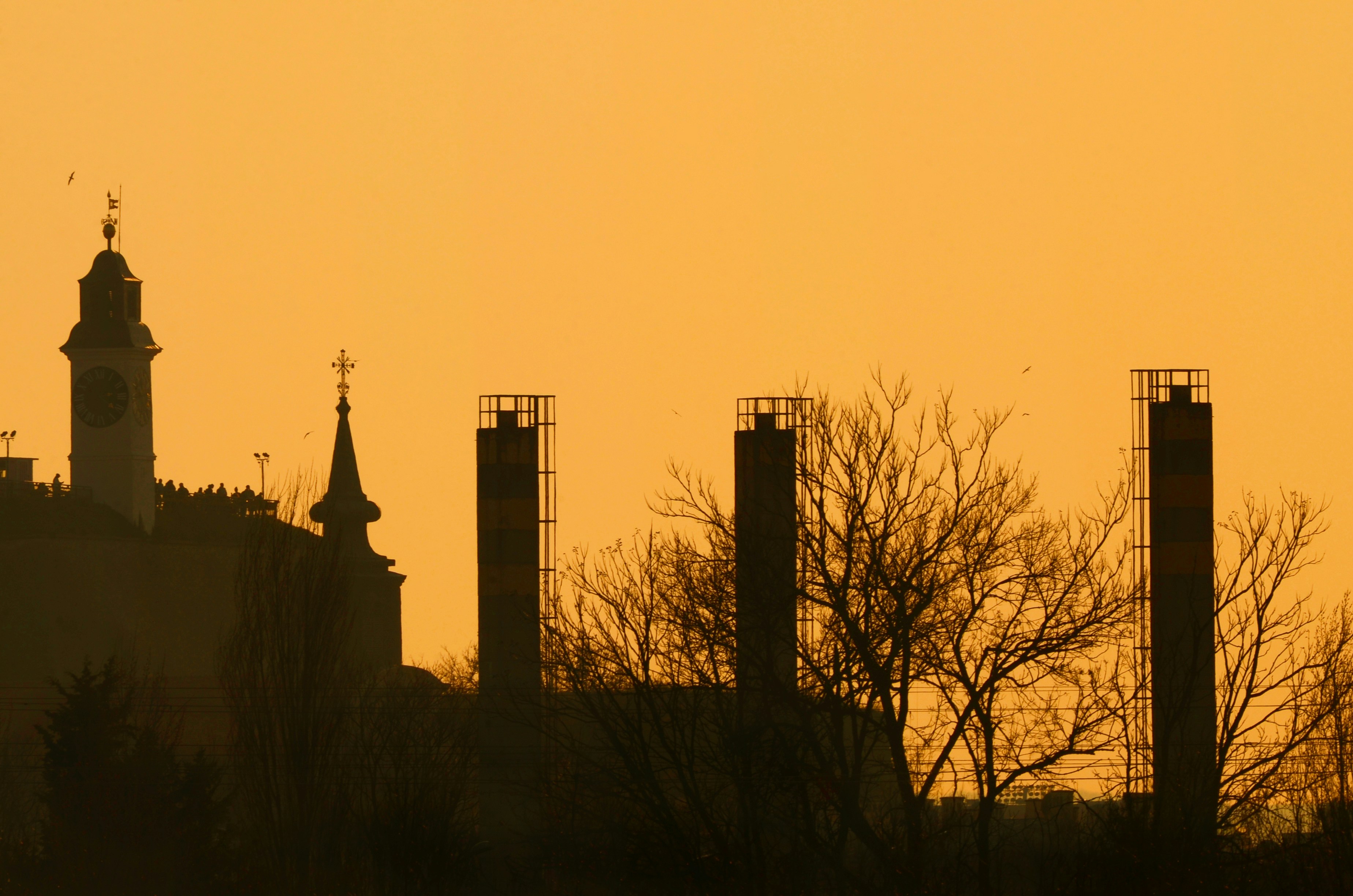 Bruselas otorga flexibilidad a los gobiernos para afrontar la crisis energética