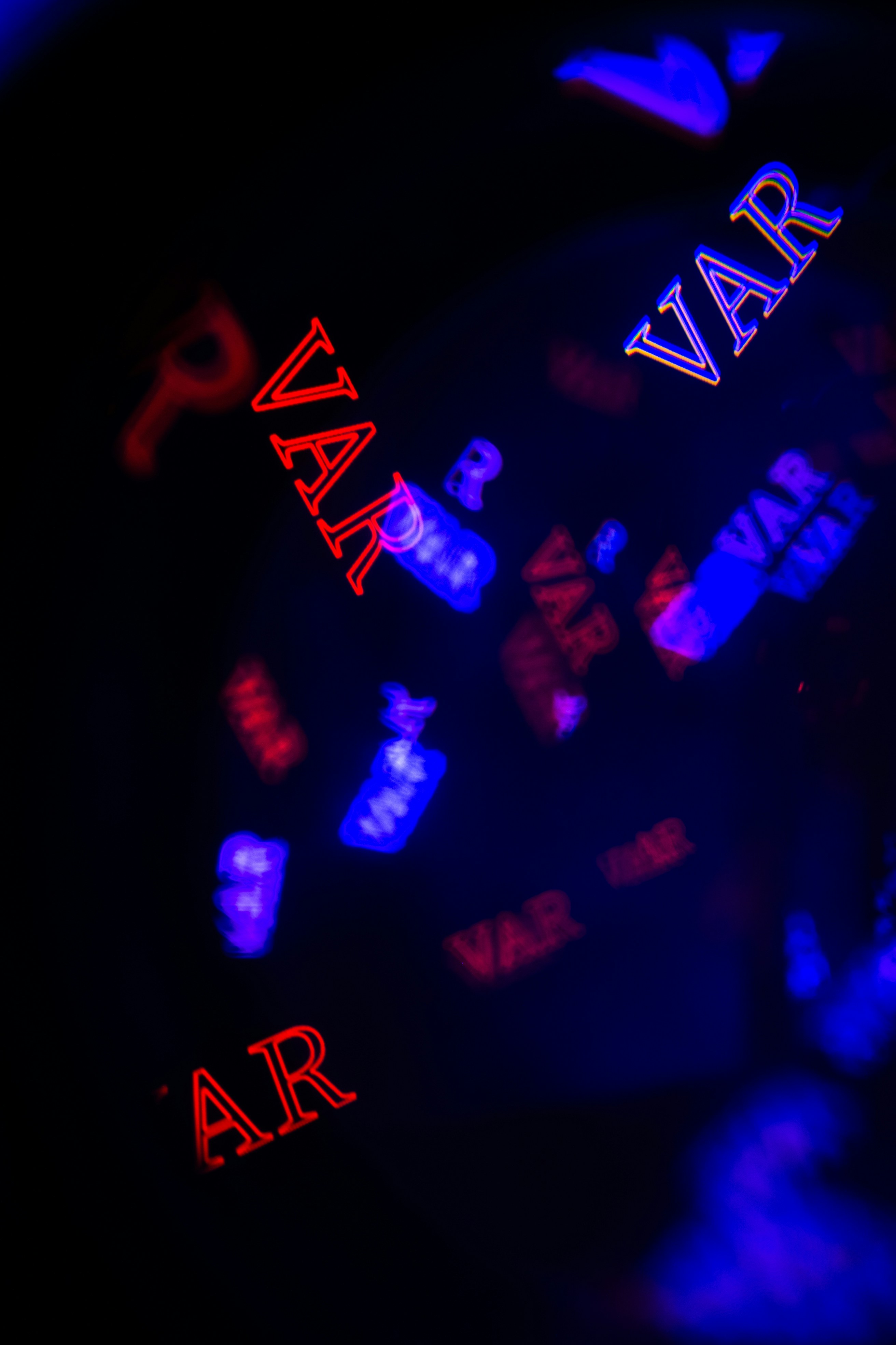 Blurry red and blue lights with the word var.