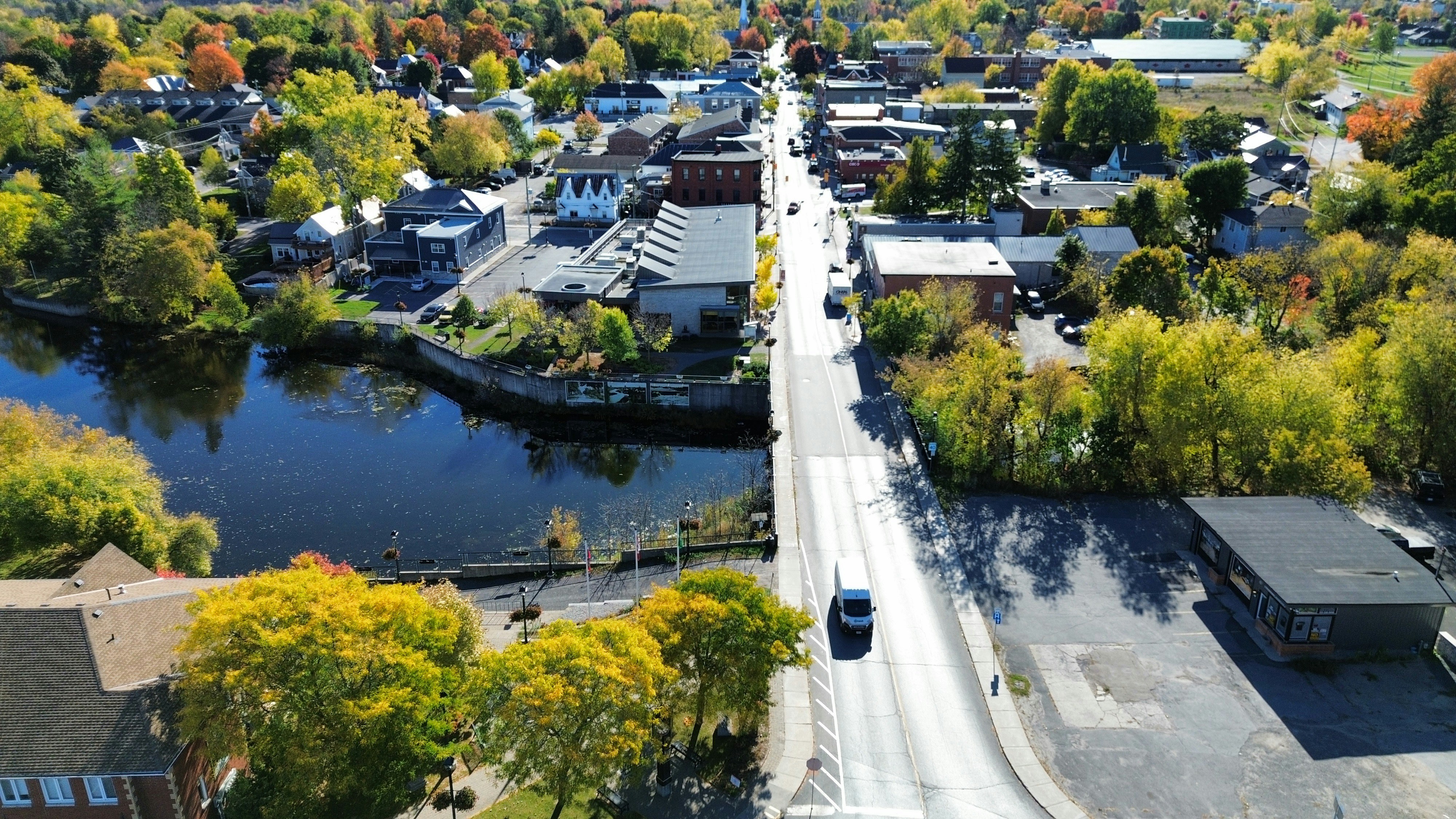 Bridge_Crossing_Over_Kemptville_Creek.JPG