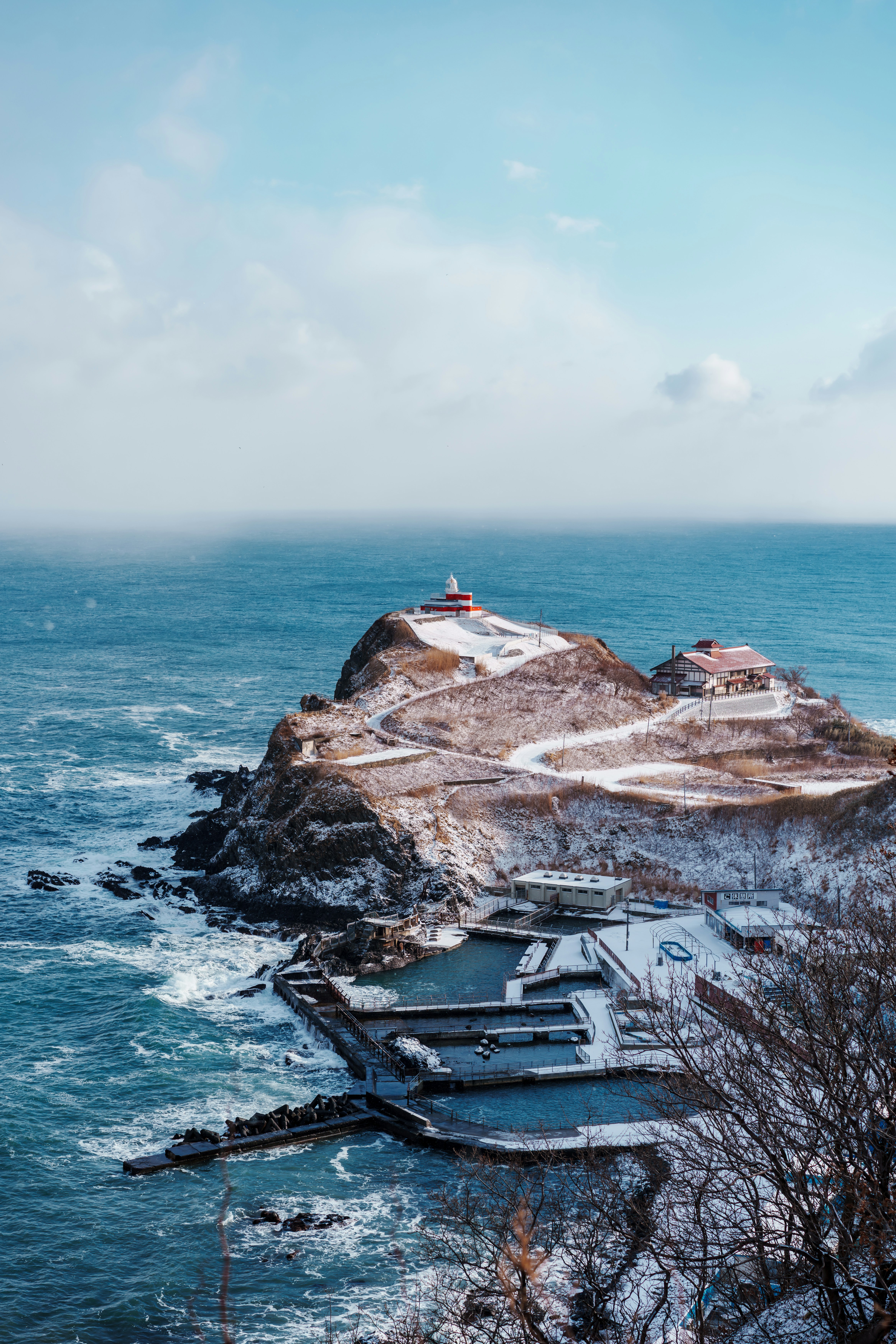 coastal winter landscape ocean breeze, wallpaper, Best Outfits for Coastal Cold Winds: Layering & Style Guide 3
