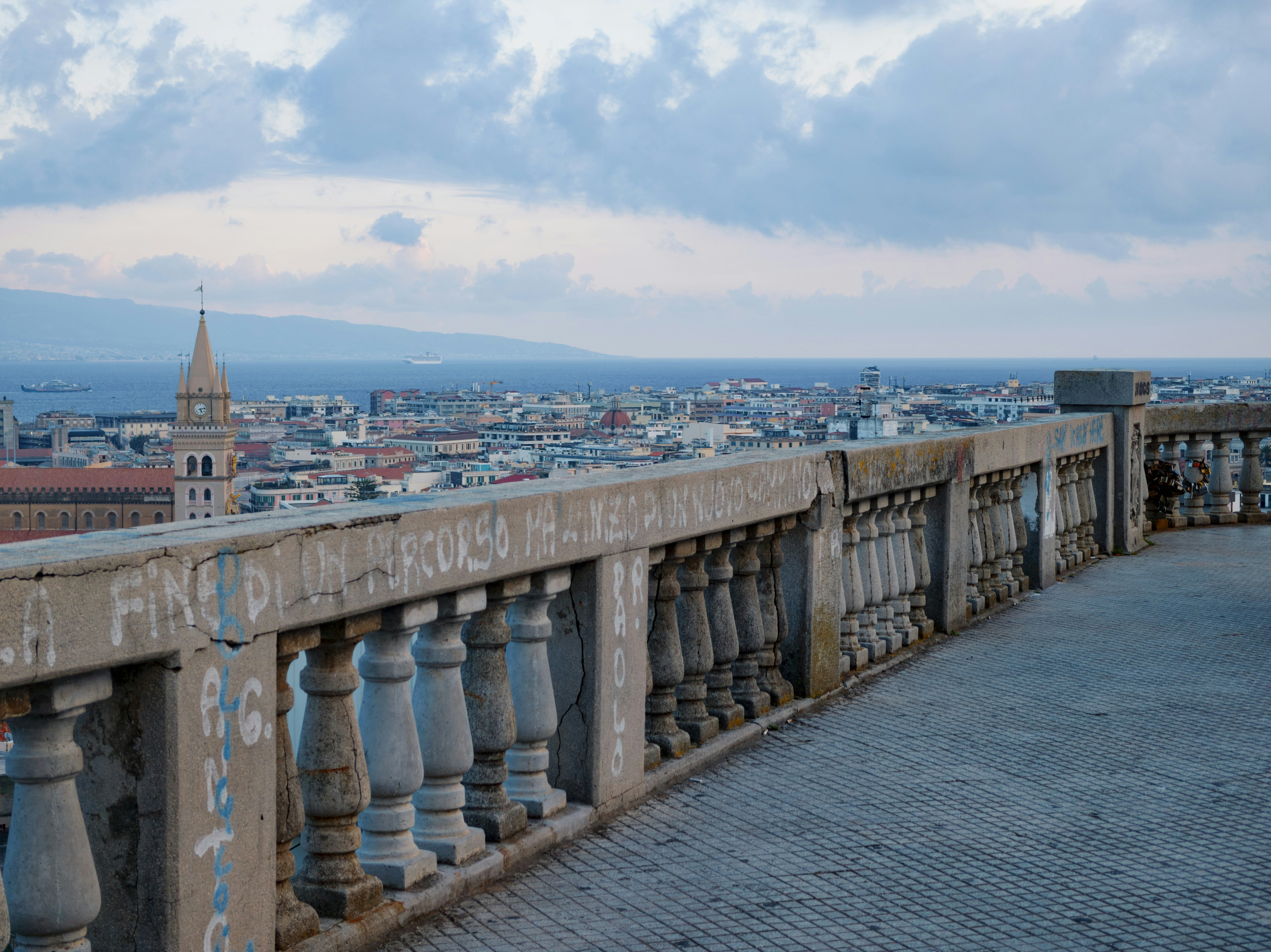 coastal balcony wallpaper, wallpaper, Coastal Balcony Design: Mistakes to Avoid 2
