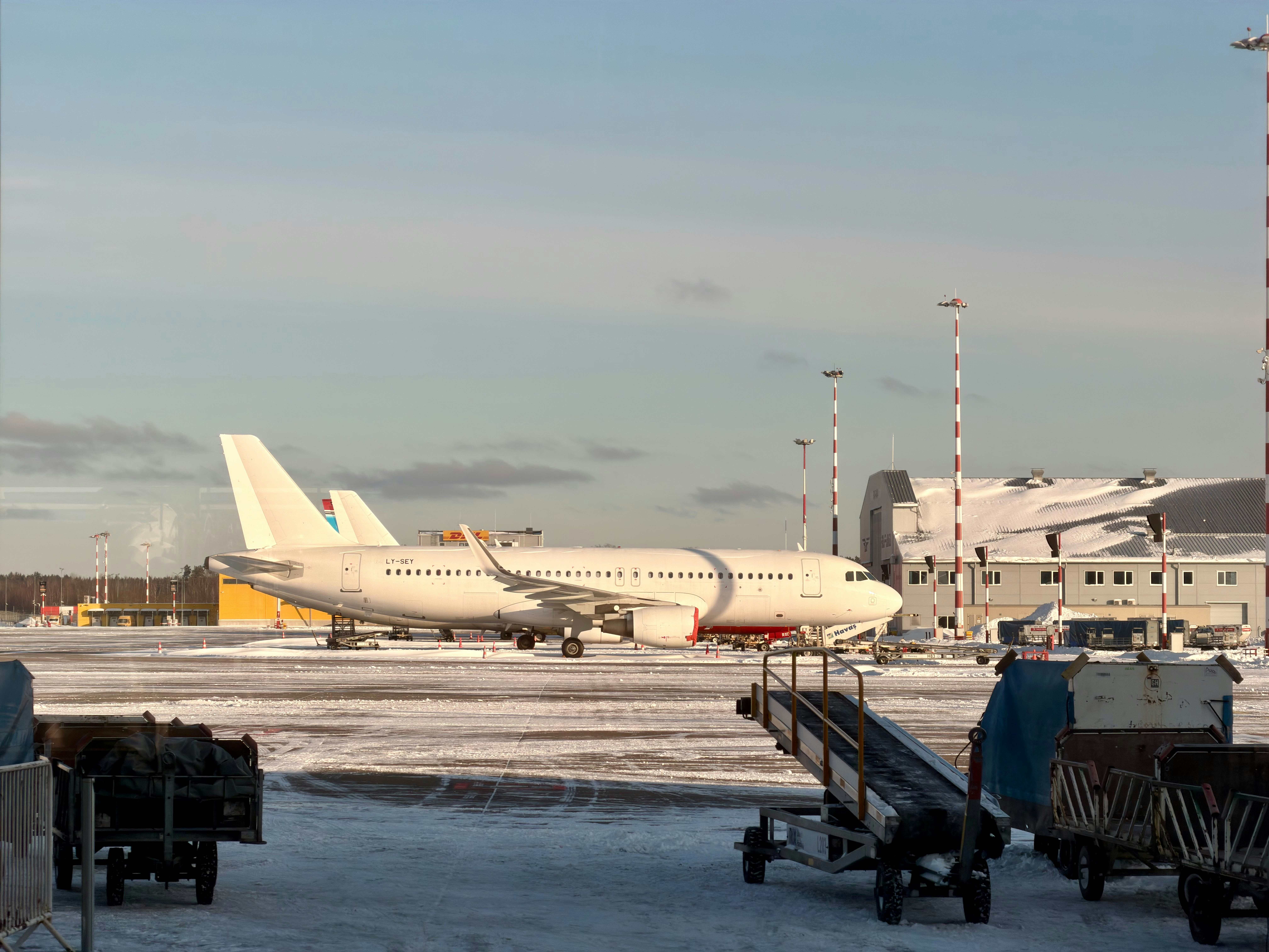Best Airports Near Ikauna: Flights & Connections (2026)