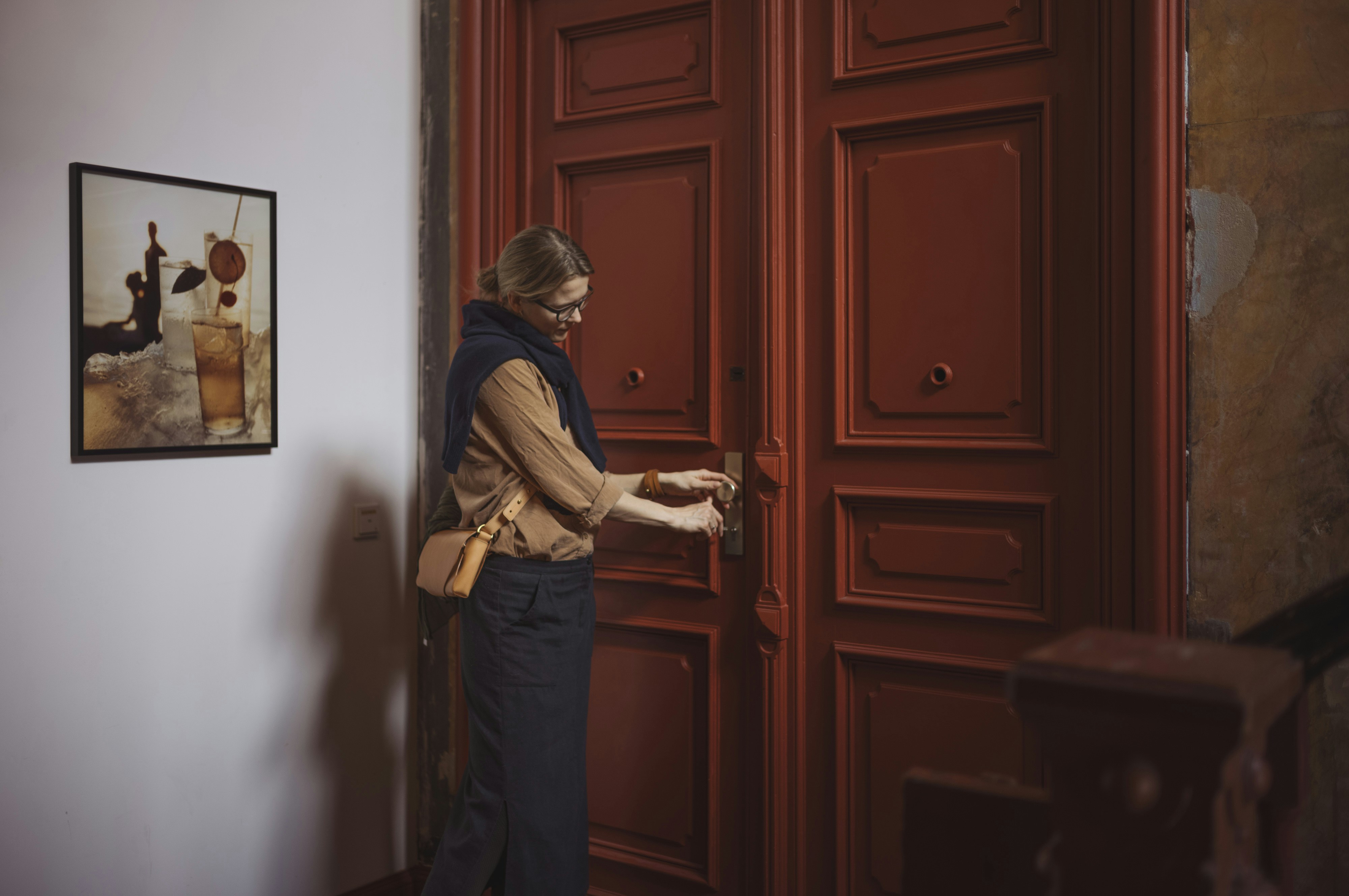 Scheduling a home viewing on a smartphone – property viewings and legal checklist